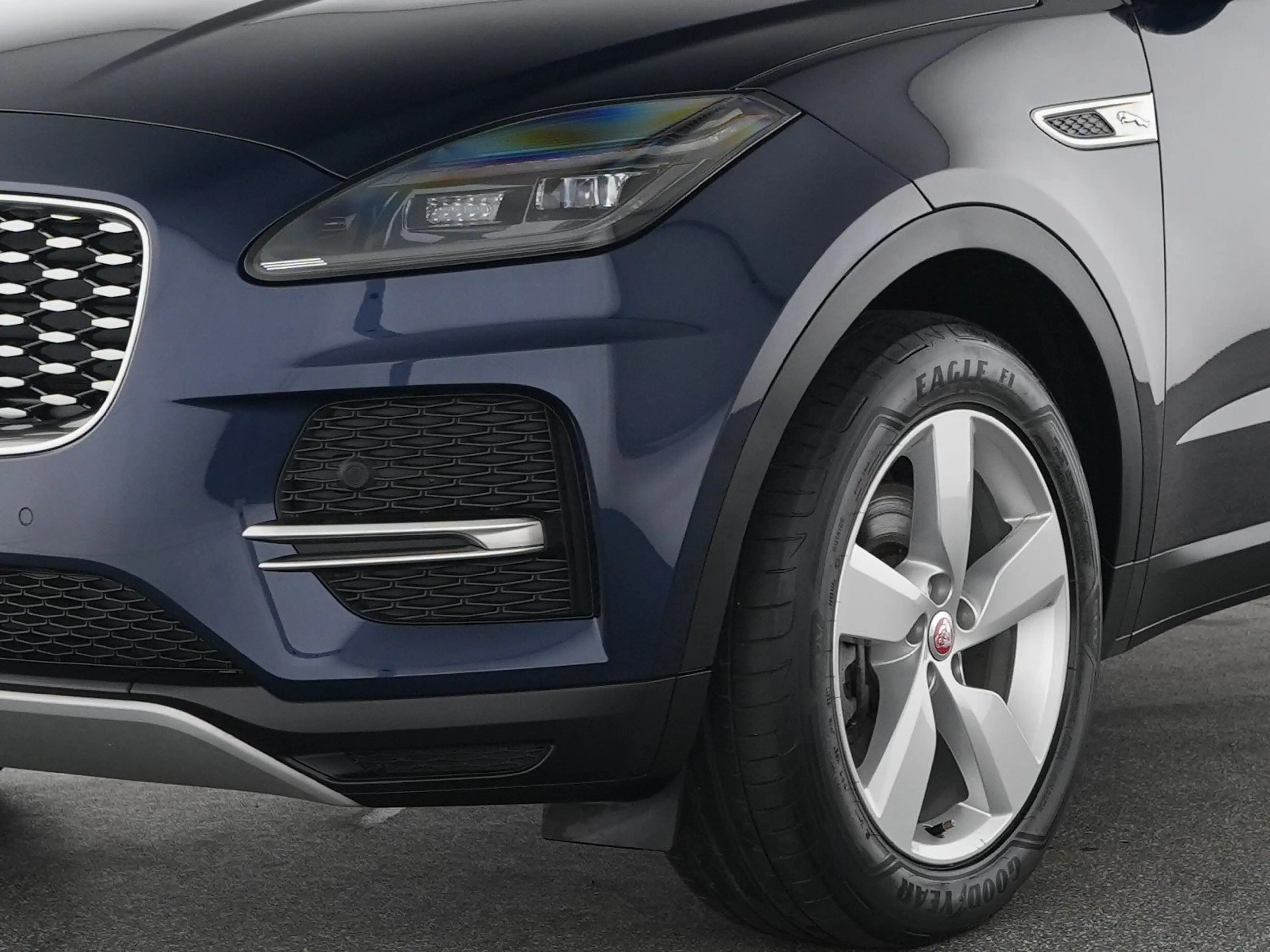Jaguar E-Pace E-PACE D165 AWD SE — photo 9