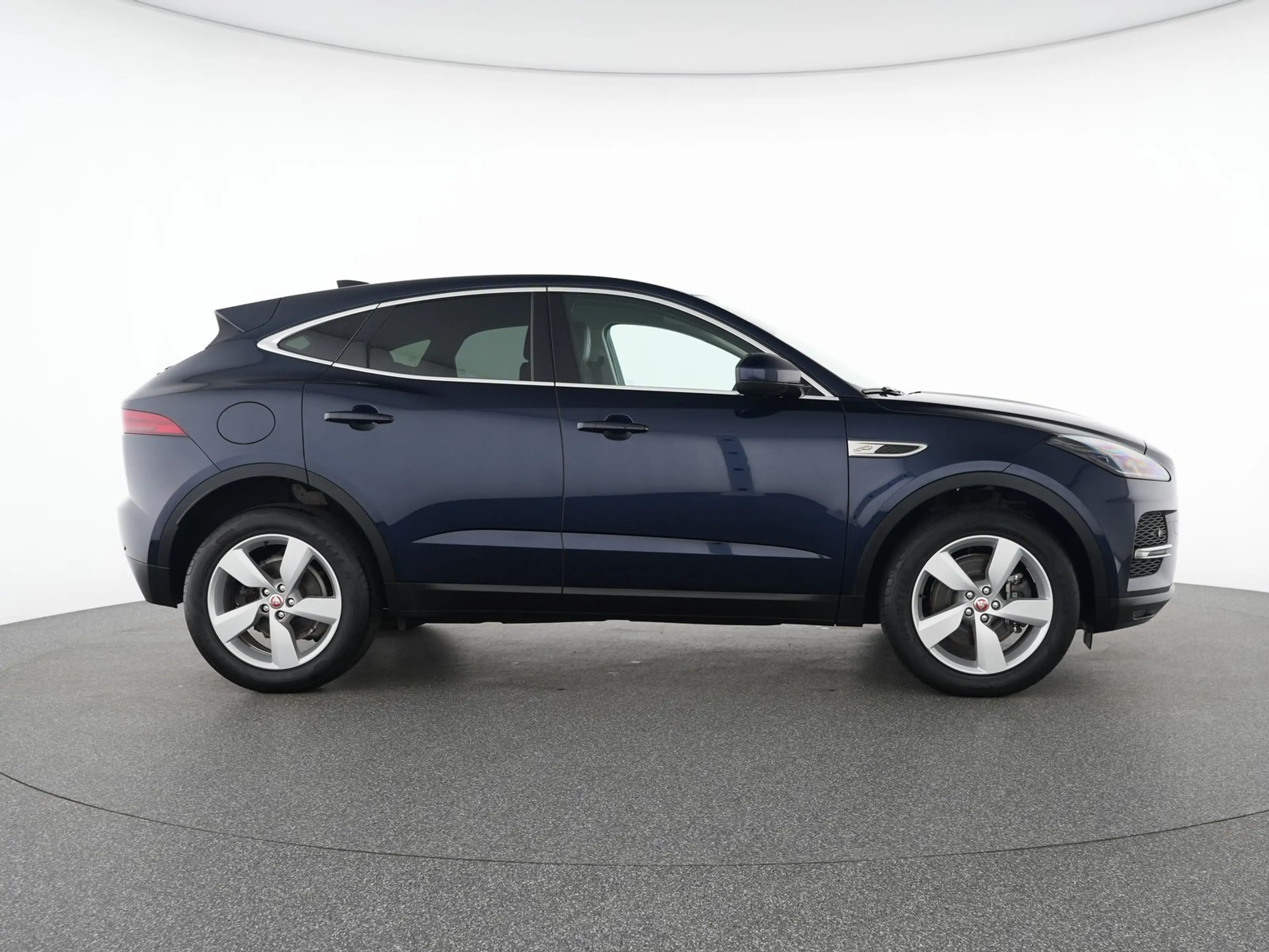 Jaguar E-Pace E-PACE D165 AWD SE — photo 12