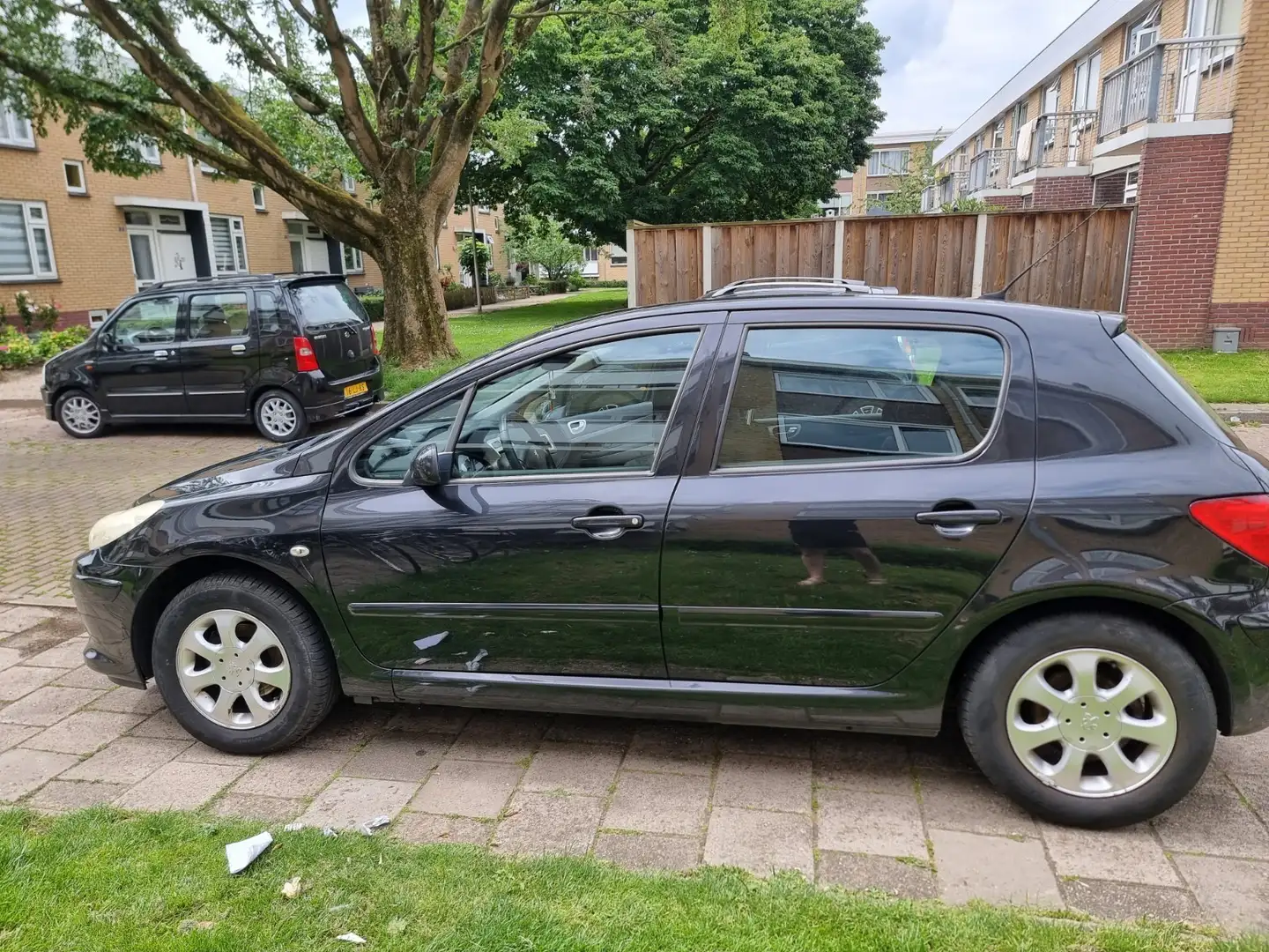 Peugeot 307 1.4-16V Premium Czarny - 1