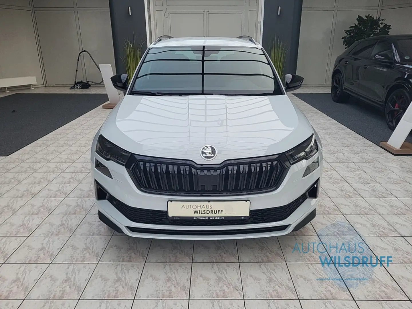 Skoda Karoq 1.5 TSi Sportline Matrix AHK Ladeboden Weiß - 2