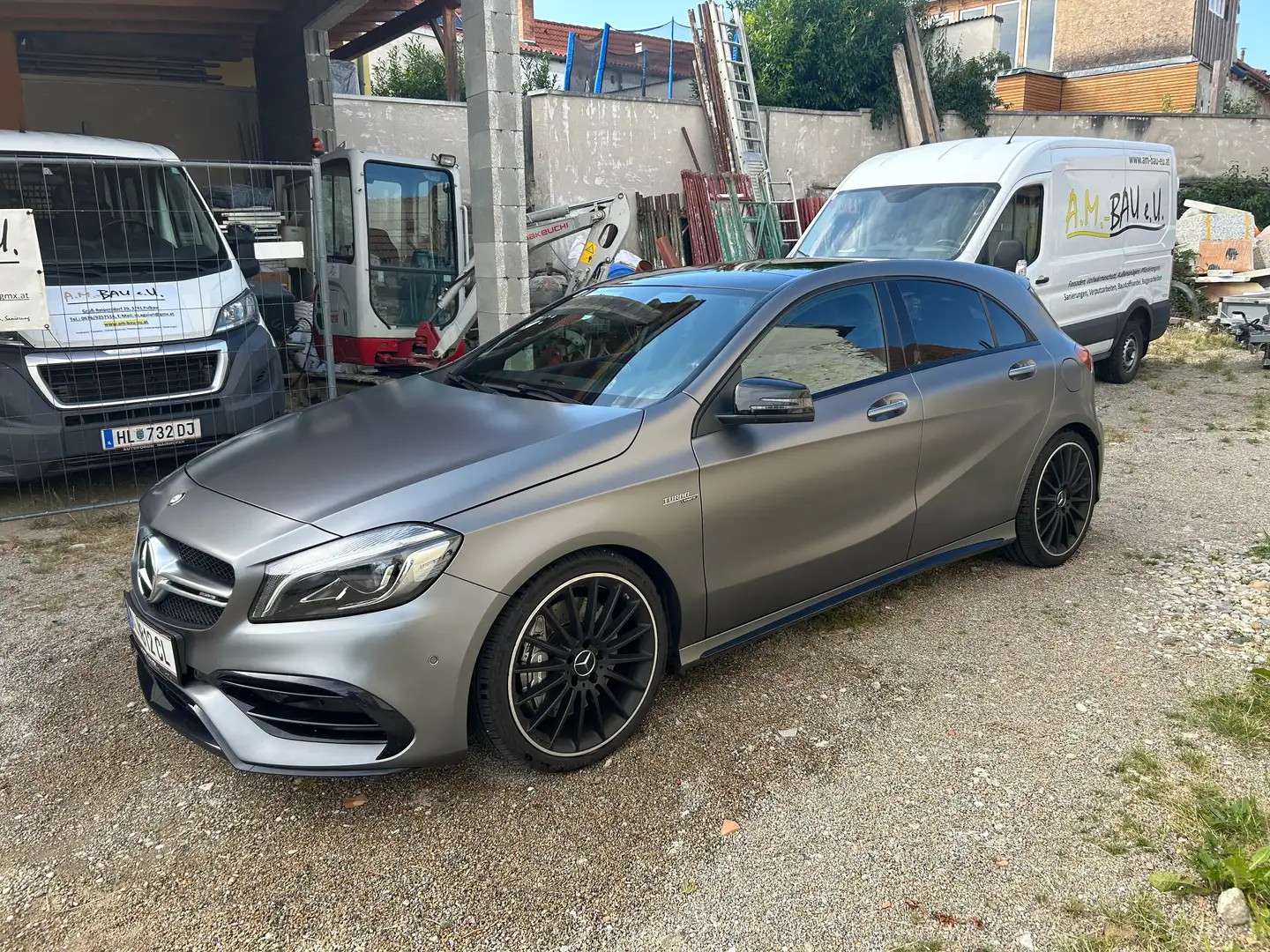 Mercedes-Benz A 45 AMG Mercedes-AMG A 45 4MATIC  Aut. Grau - 2