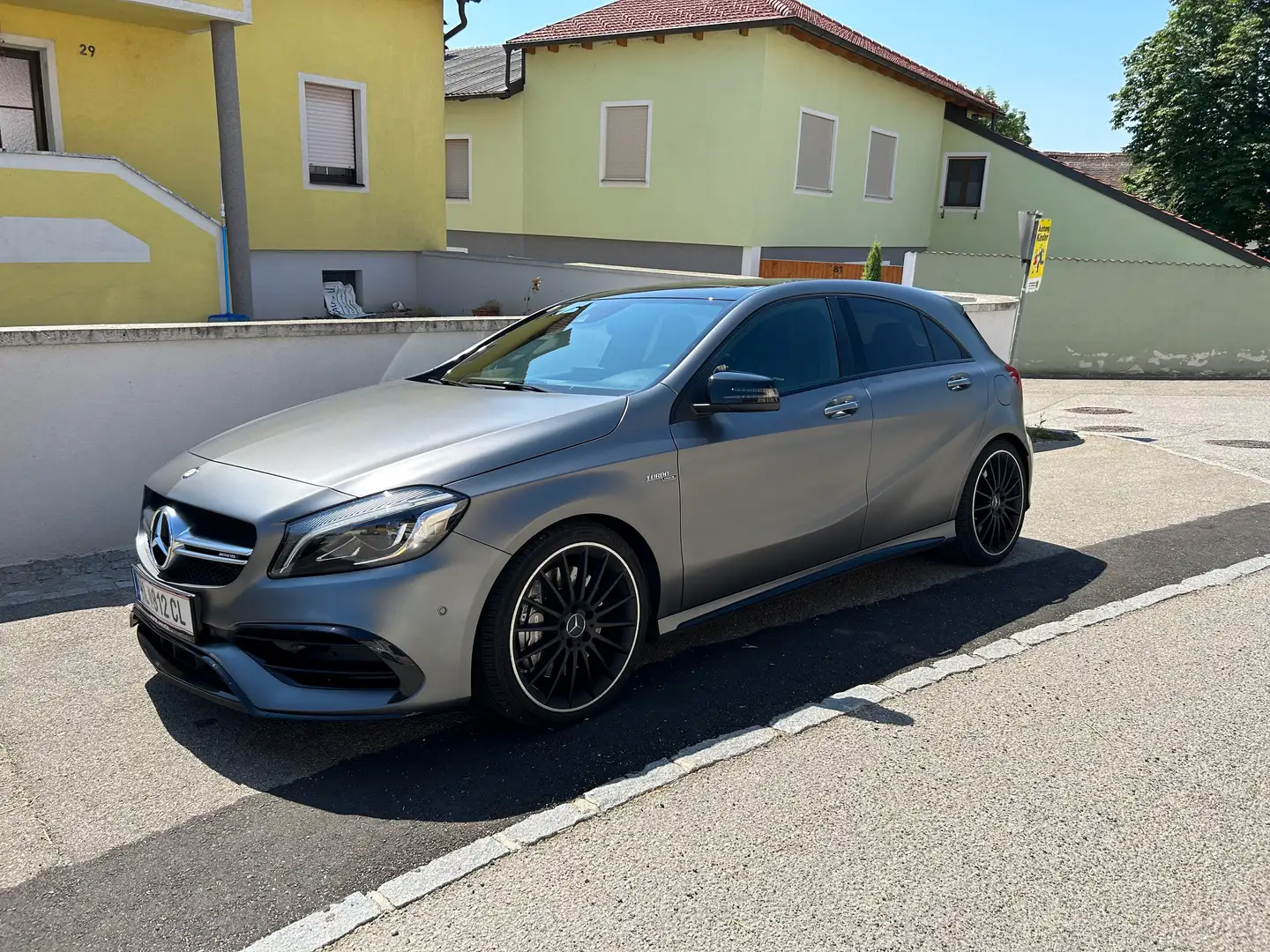 Mercedes-Benz A 45 AMG Mercedes-AMG A 45 4MATIC  Aut. Grau - 1