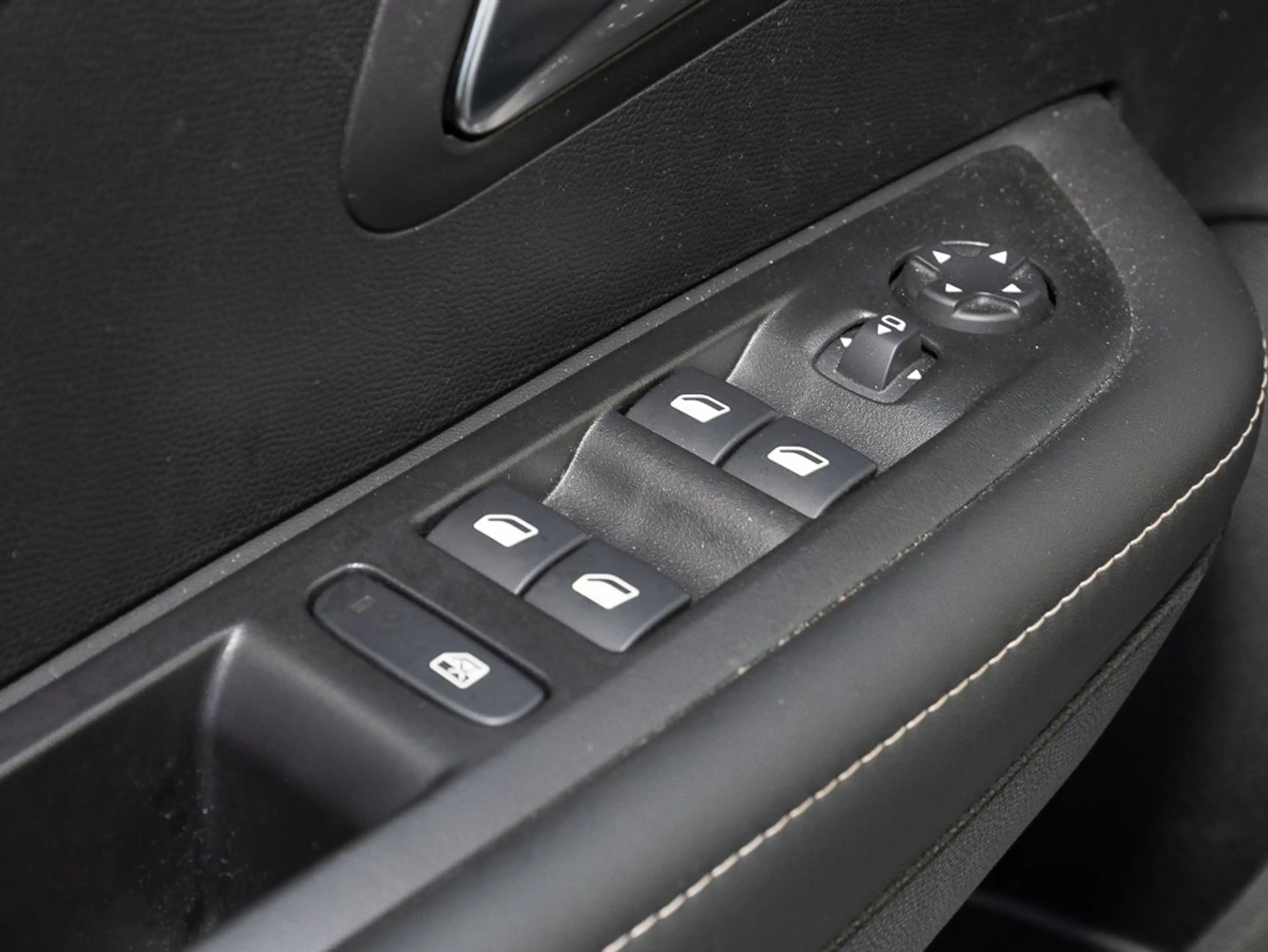 Peugeot 208 Allure +RFK+PDC+SHZ+CARPLAY+VZE+eFK+DAB+BT+ — photo 6