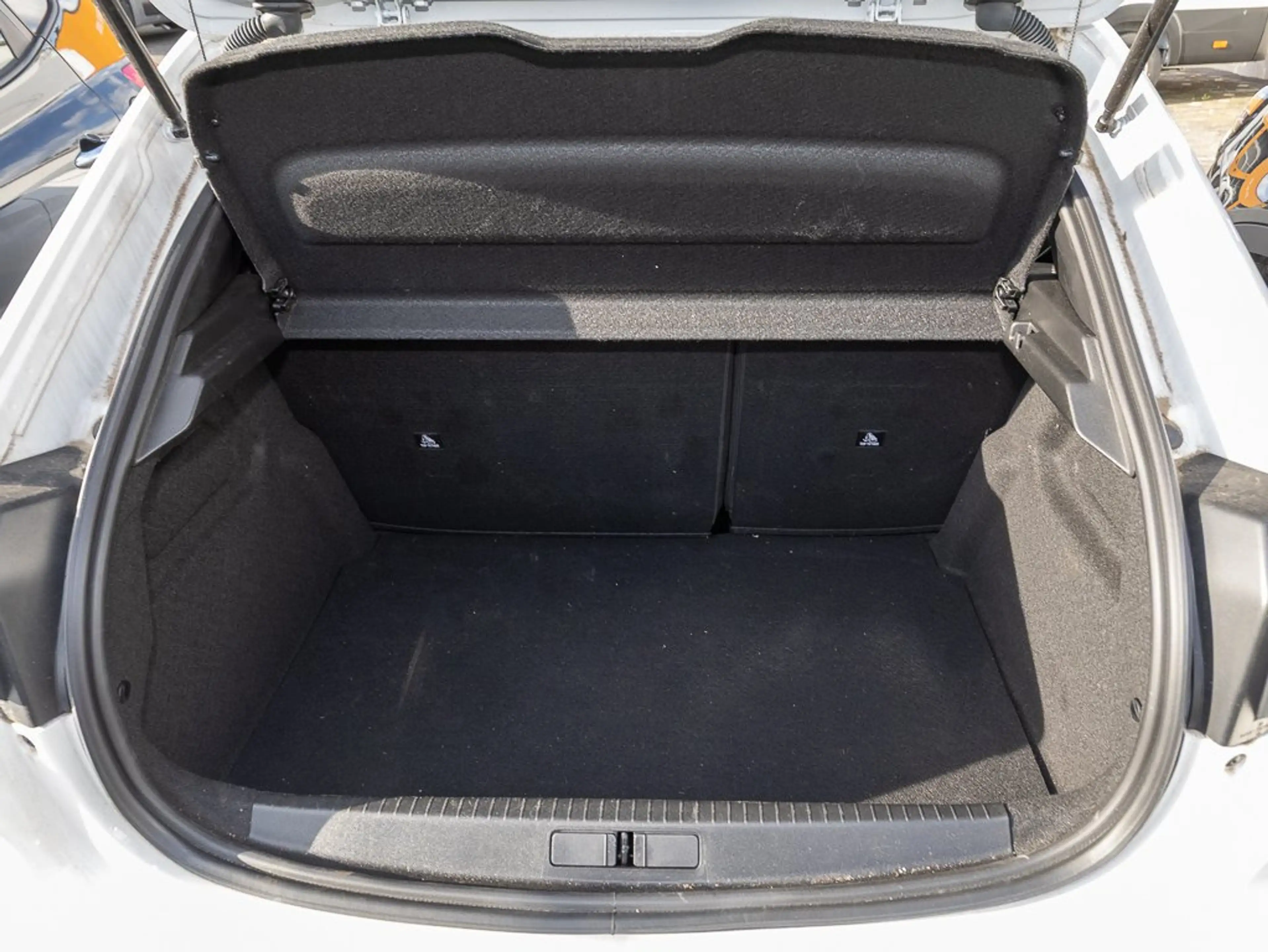 Peugeot 208 Allure +RFK+PDC+SHZ+CARPLAY+VZE+eFK+DAB+BT+ — photo 13
