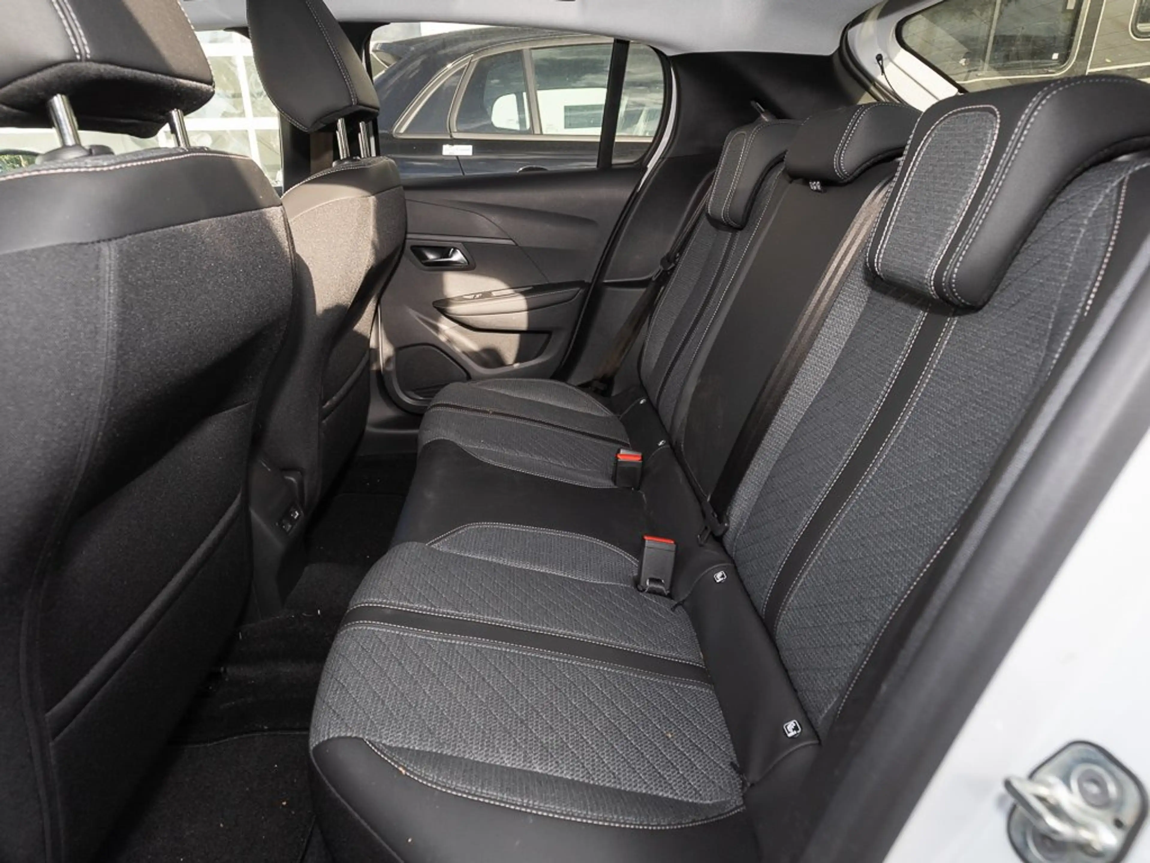 Peugeot 208 Allure +RFK+PDC+SHZ+CARPLAY+VZE+eFK+DAB+BT+ — photo 12