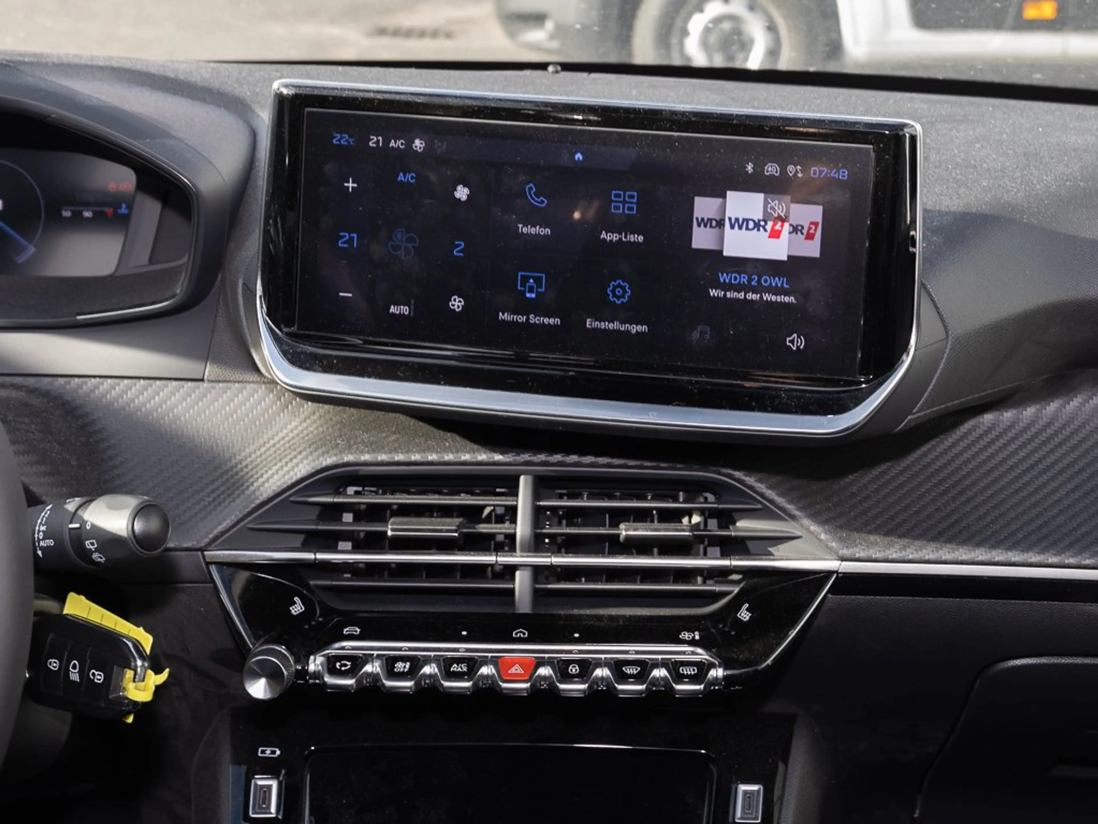 Peugeot 208 Allure +RFK+PDC+SHZ+CARPLAY+VZE+eFK+DAB+BT+ — photo 8