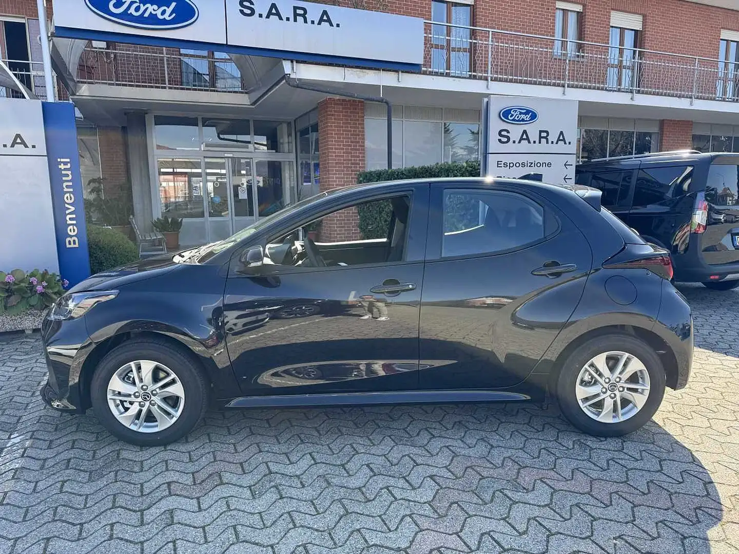 Mazda 2 Hybrid Mazda2 1.5 VVT e-CVT Full Electric Centre-L Nero - 2