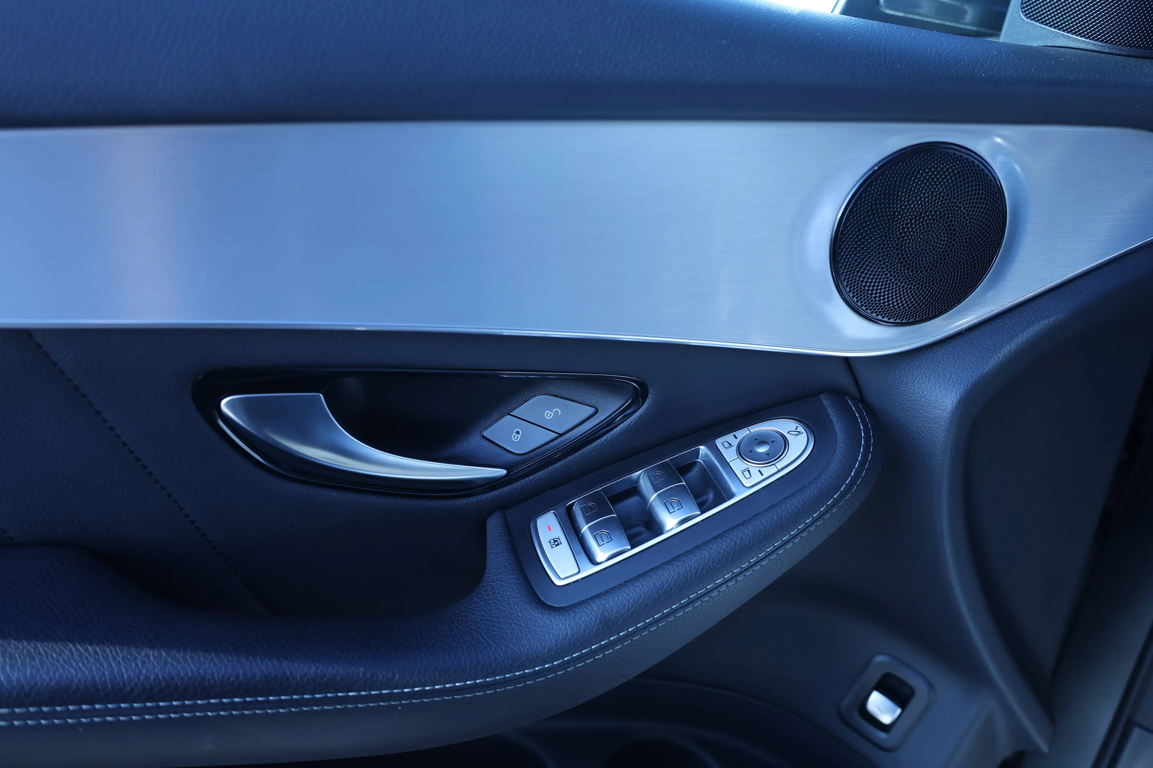 Mercedes-Benz GLC 250 GLC 250 4-Matic AMG — photo 11