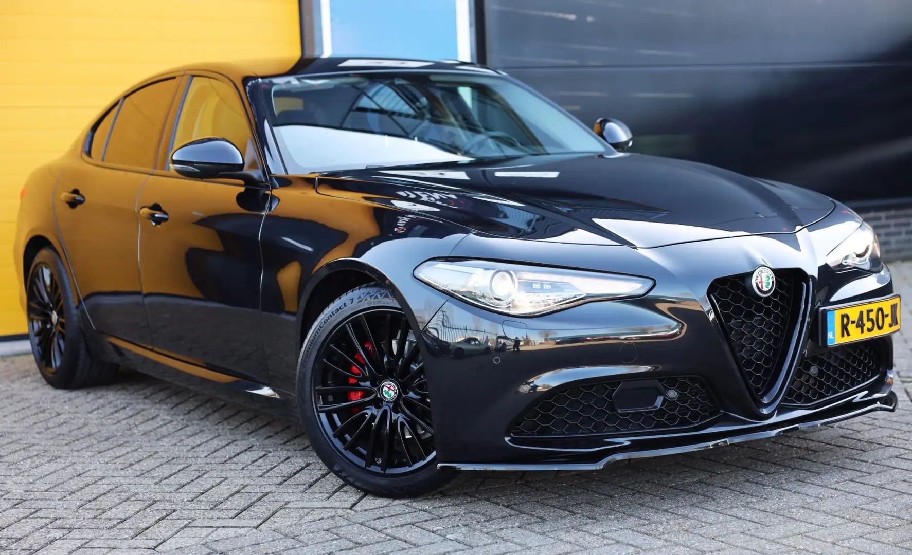 Alfa Romeo Giulia 2.0T Sport / AUT / Navi / Ecc / Elek Pakket / Acc Zwart - 1