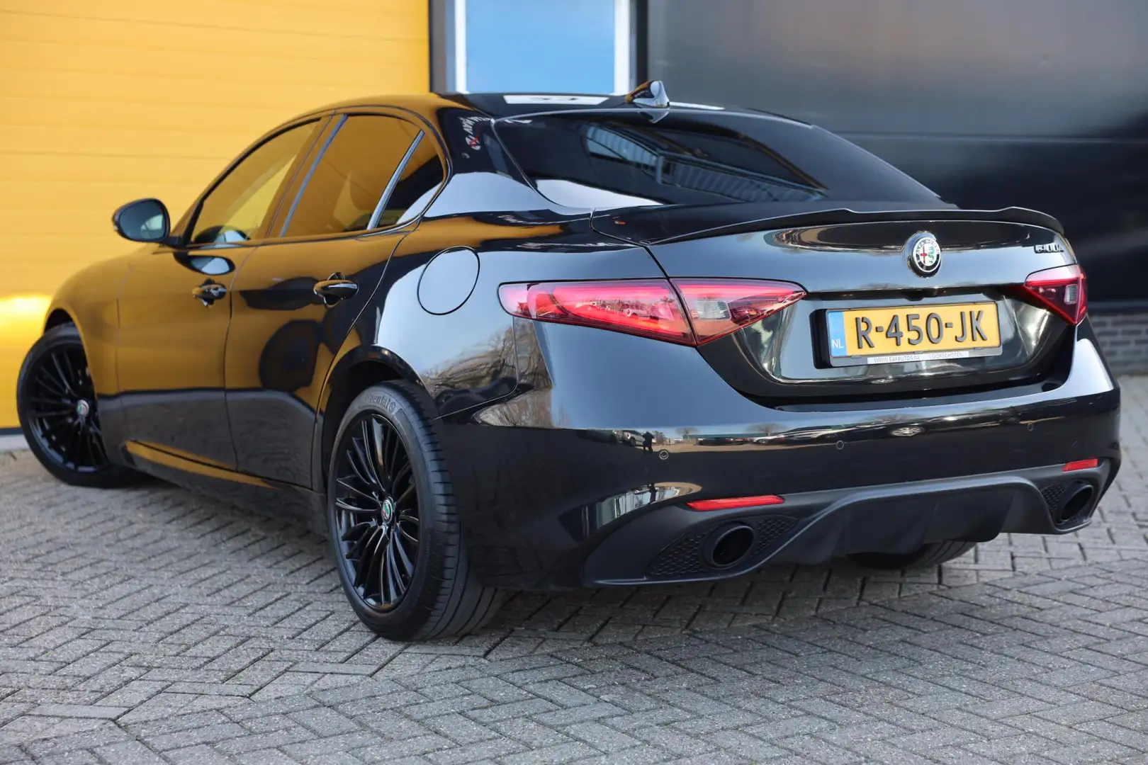 Alfa Romeo Giulia 2.0T Sport / AUT / Navi / Ecc / Elek Pakket / Acc Zwart - 2
