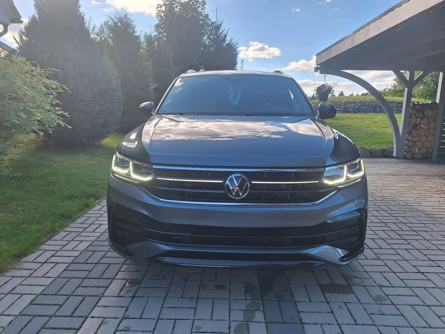 Volkswagen Tiguan Allspace R-Line 4Motion Grau - 2