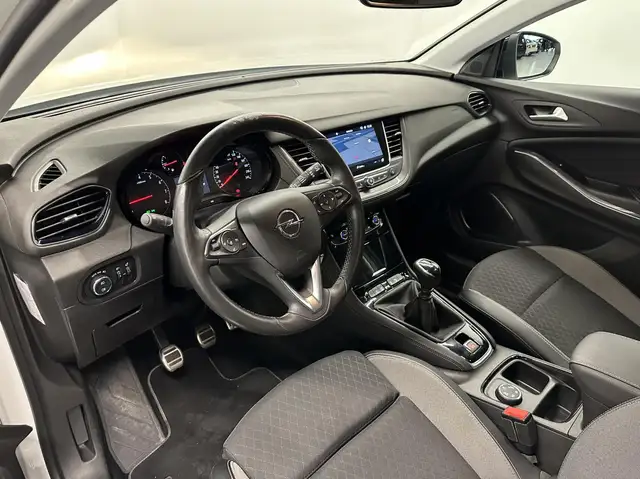 Opel Grandland view 15