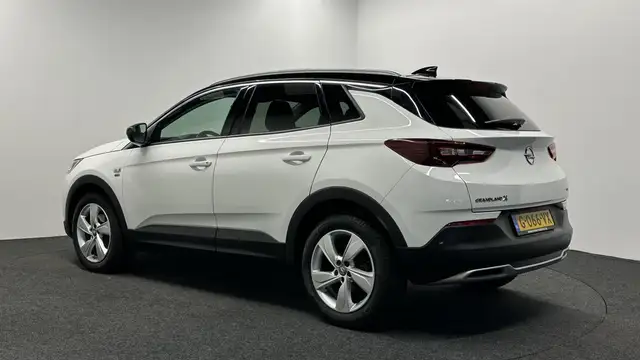 Opel Grandland view 4