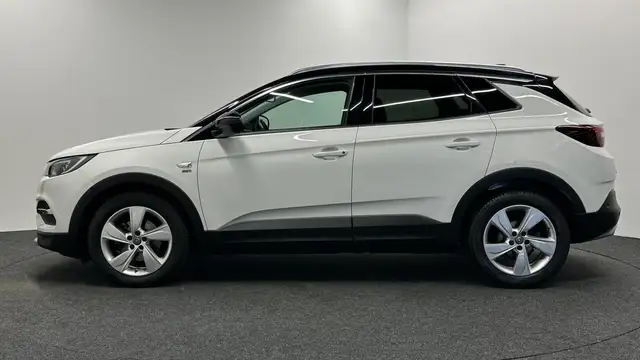 Opel Grandland view 8