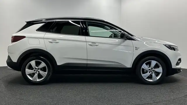 Opel Grandland view 9