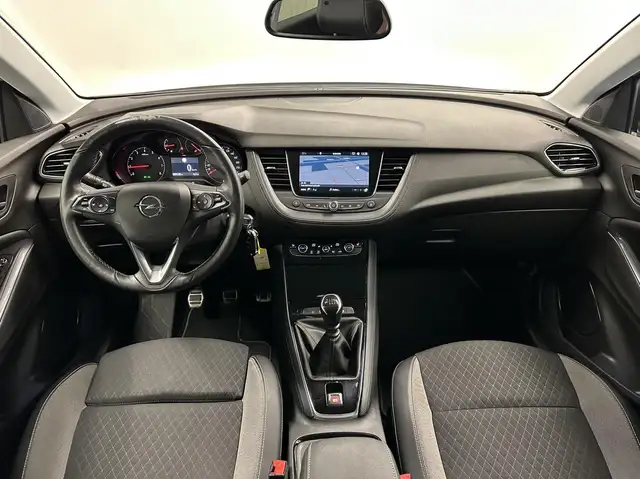 Opel Grandland view 2