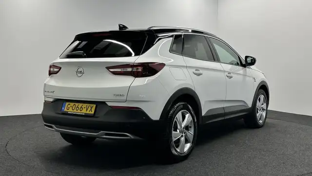 Opel Grandland view 5