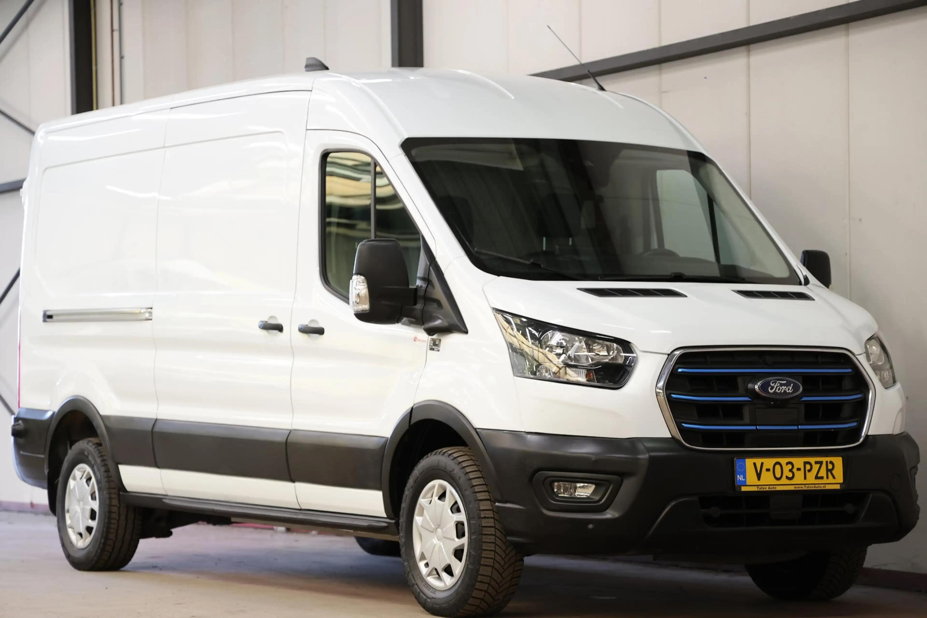 Ford E-Transit 350 L3H2 Trend — photo 4