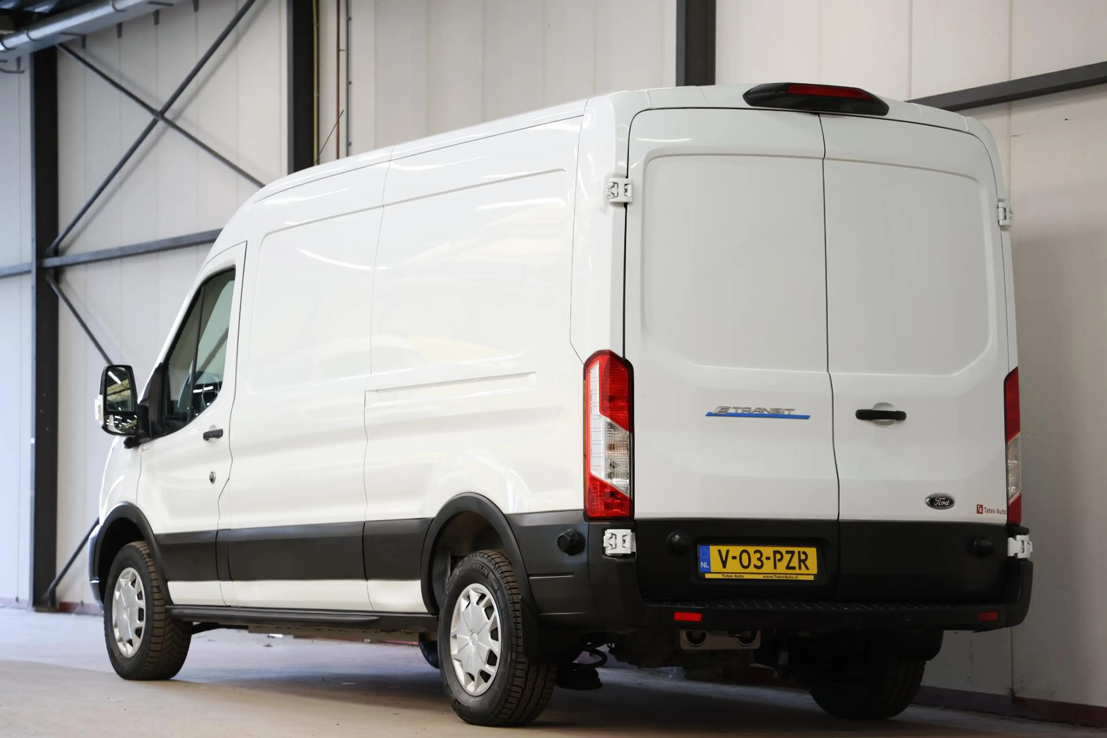Ford E-Transit 350 L3H2 Trend — photo 3
