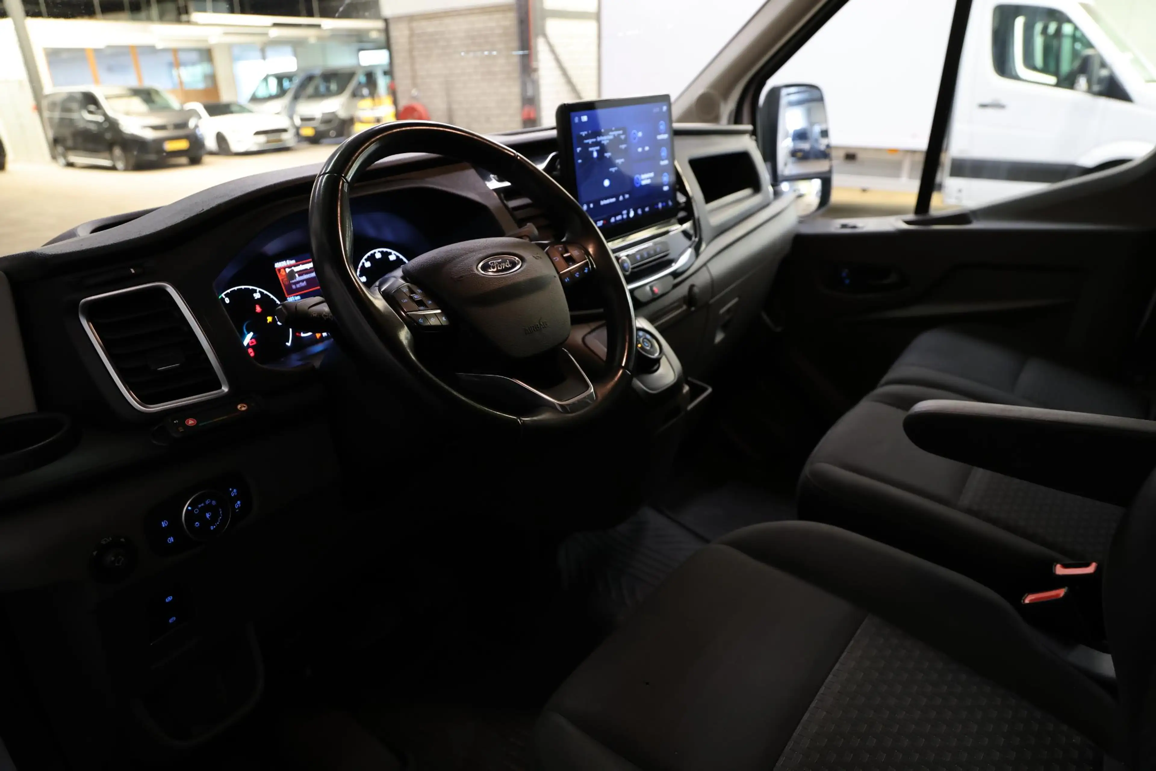 Ford E-Transit 350 L3H2 Trend — photo 6