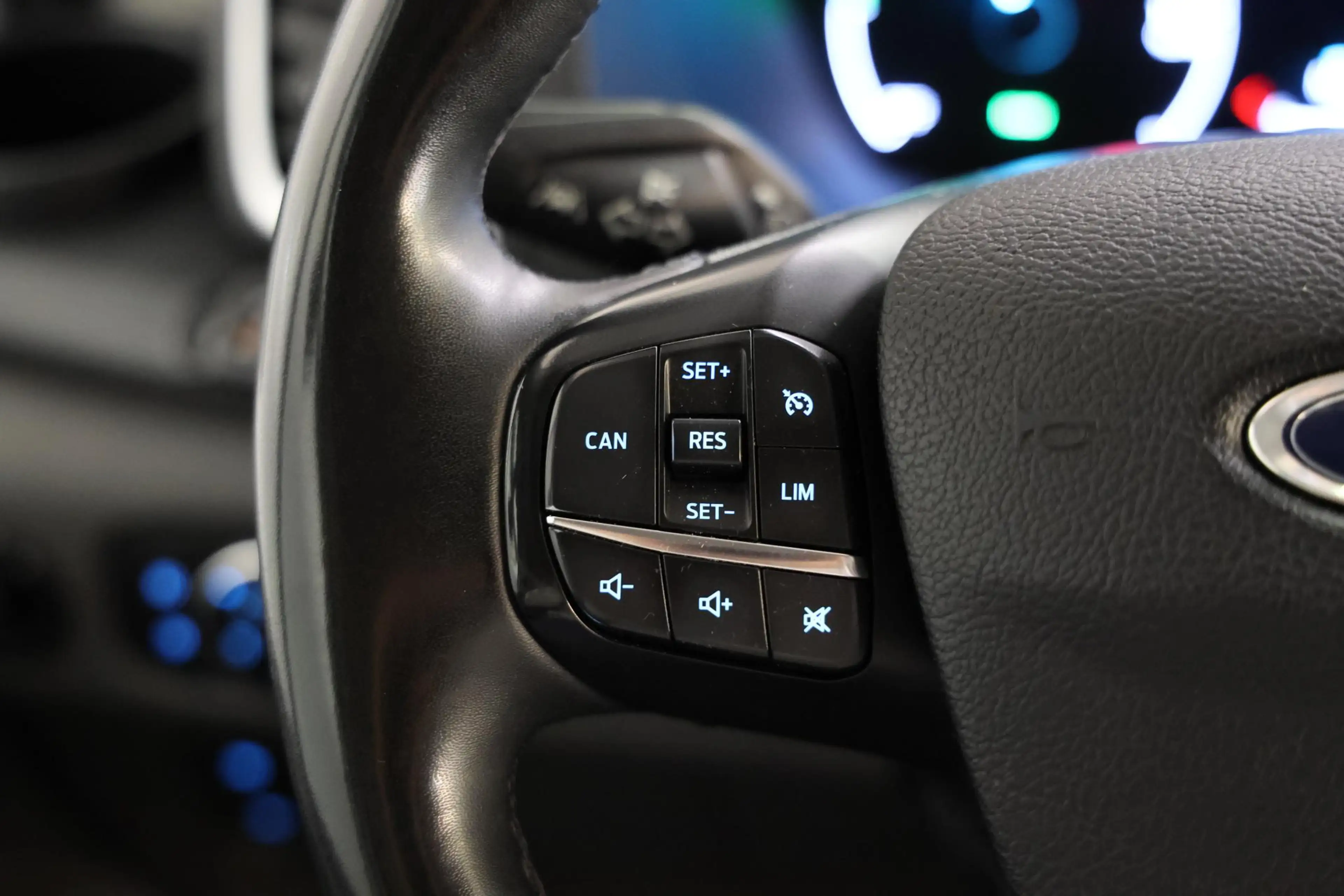 Ford E-Transit 350 L3H2 Trend — photo 10
