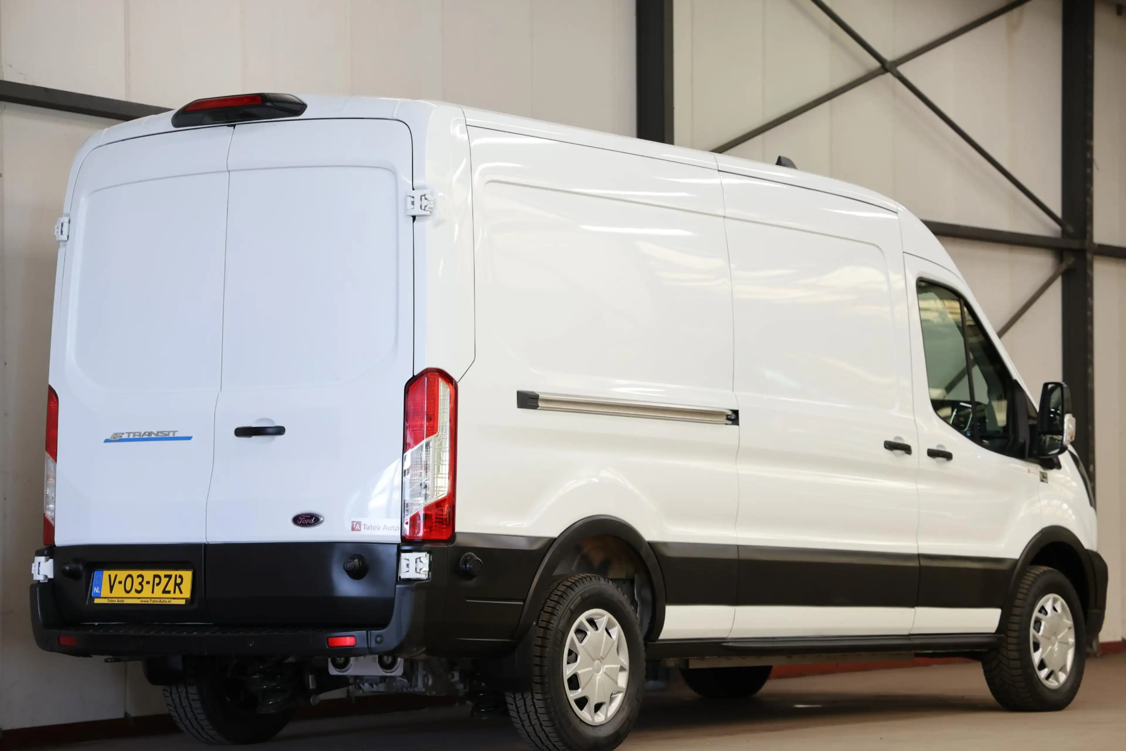 Ford E-Transit 350 L3H2 Trend — photo 2