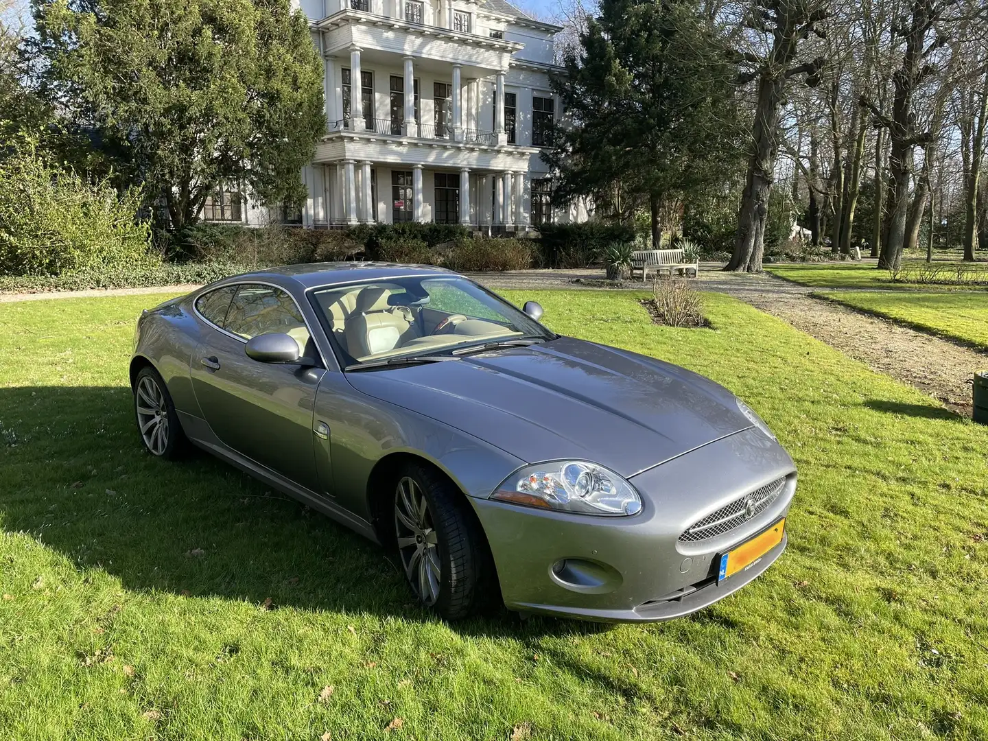 Jaguar XK 4.2 V8 Coupé Grijs - 1