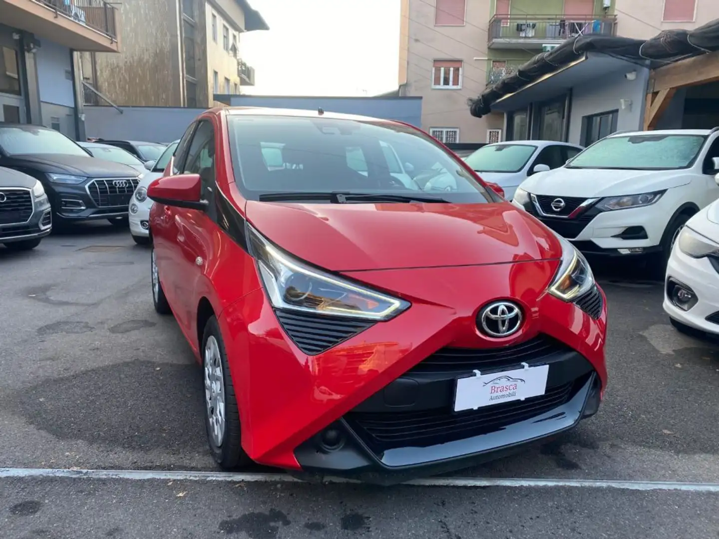 Toyota Aygo Connect 1.0 72CV 5 porte x-cool *PREZZO PROMO* Rosso - 1