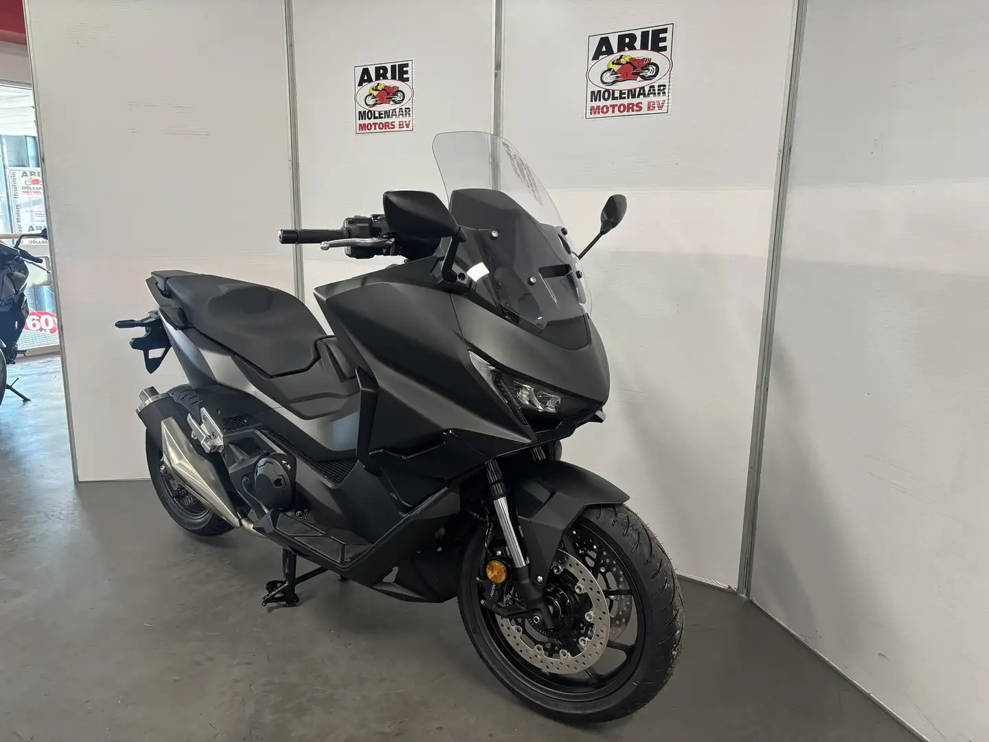 Honda Forza 750 Negro - 2