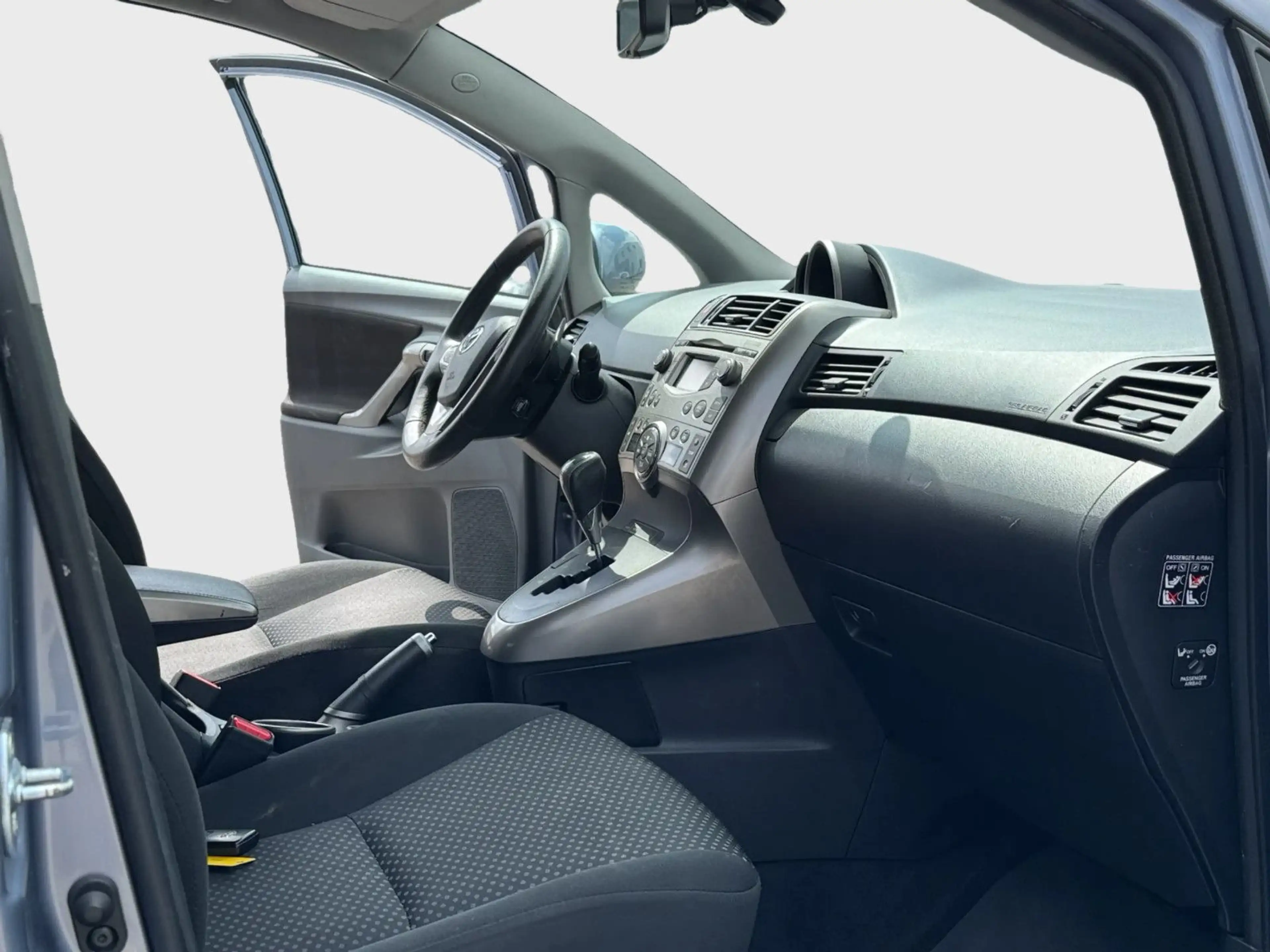 Toyota Verso Executive — photo 12
