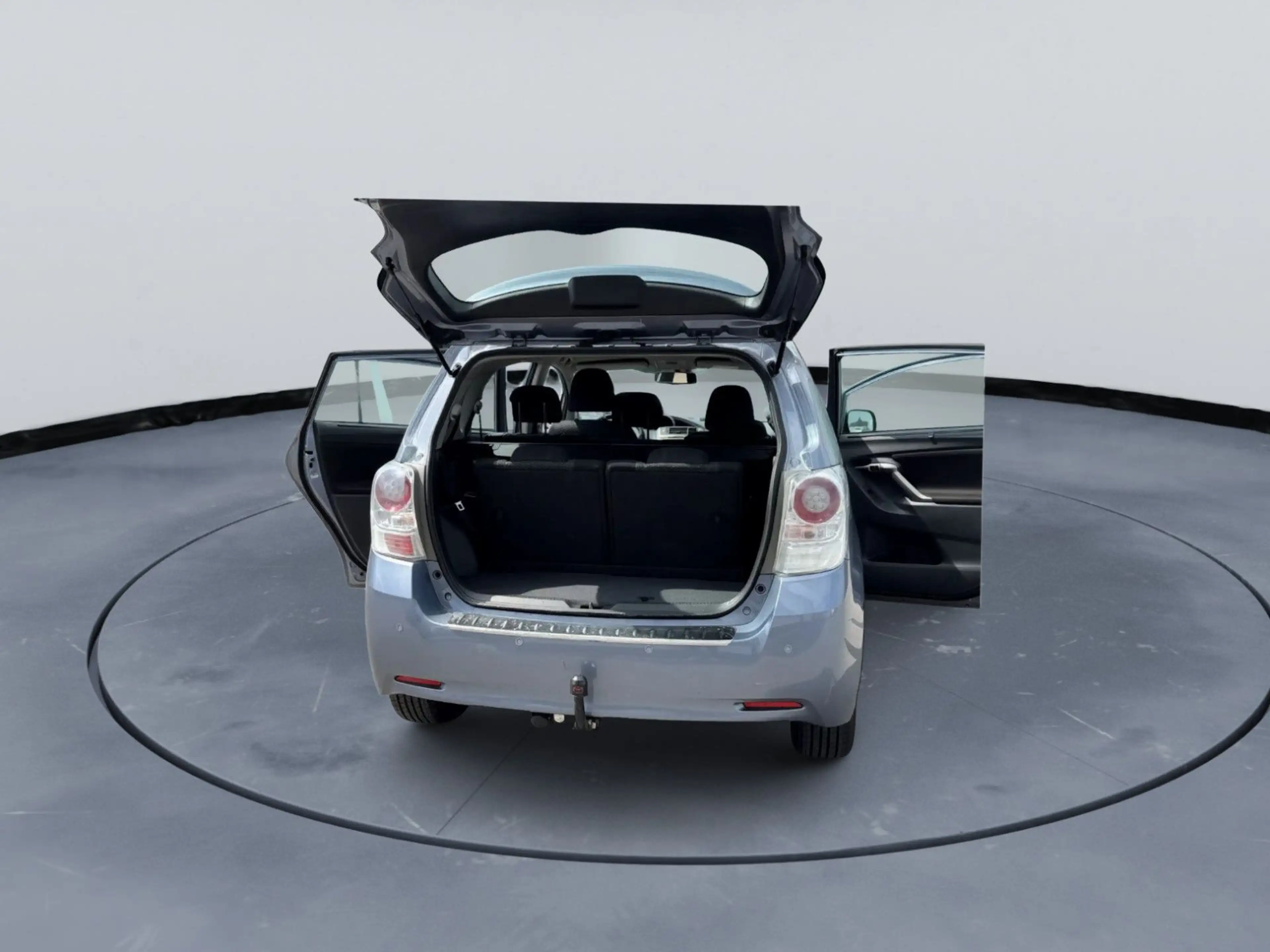 Toyota Verso Executive — photo 14