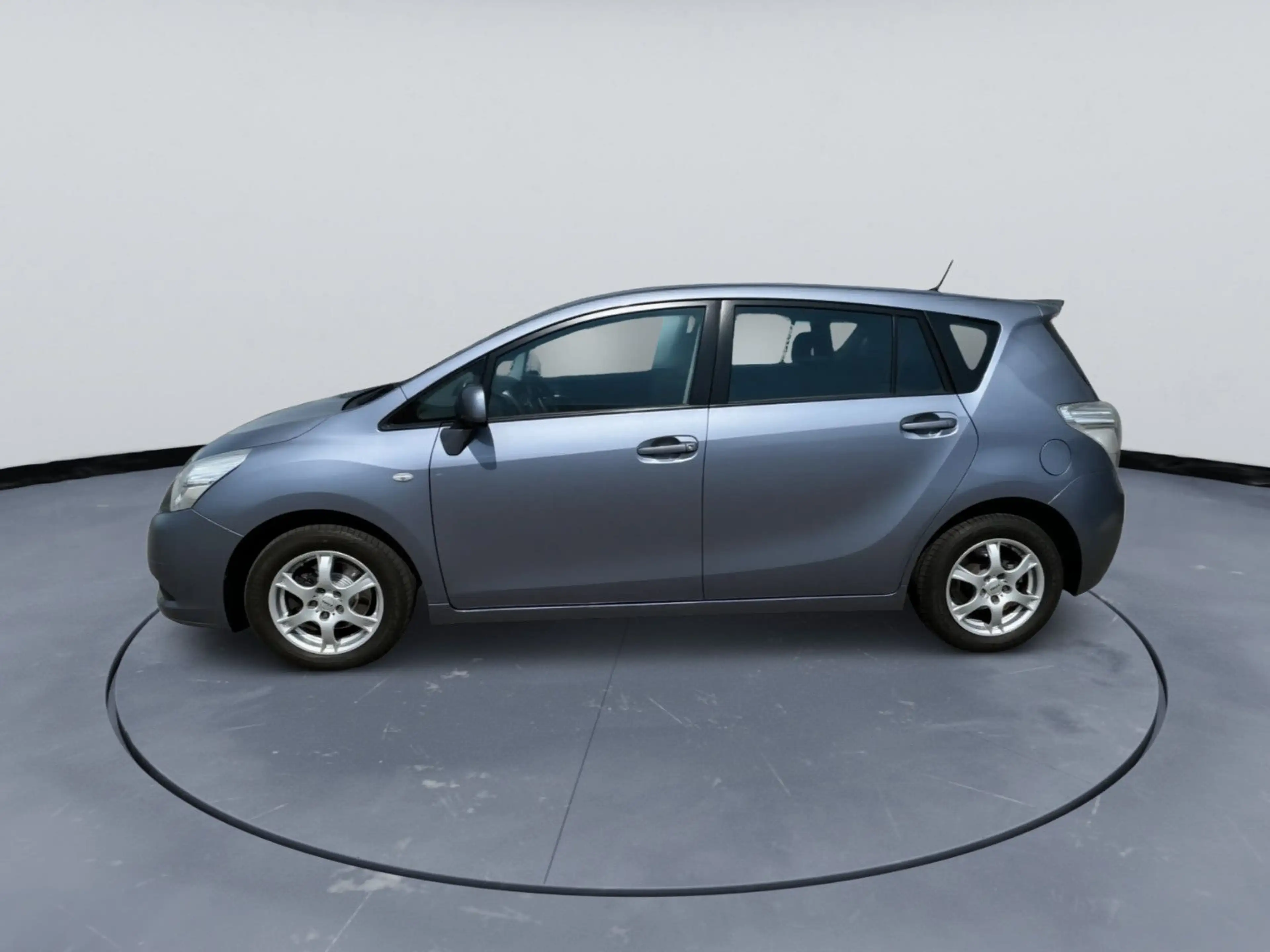 Toyota Verso Executive — photo 7