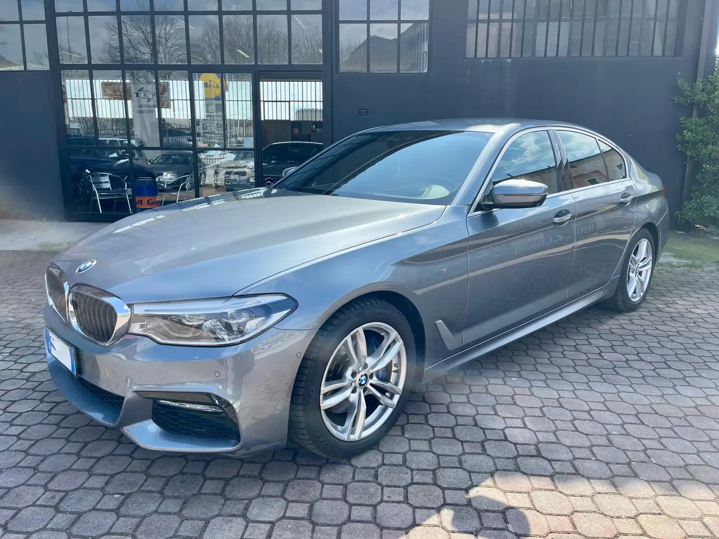 BMW 530 530d xdrive Msport 265cv auto Grau - 1