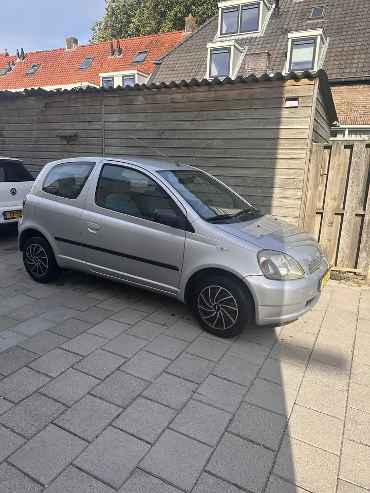 Toyota Yaris 1.0-16V VVT-i Sol, foto 3