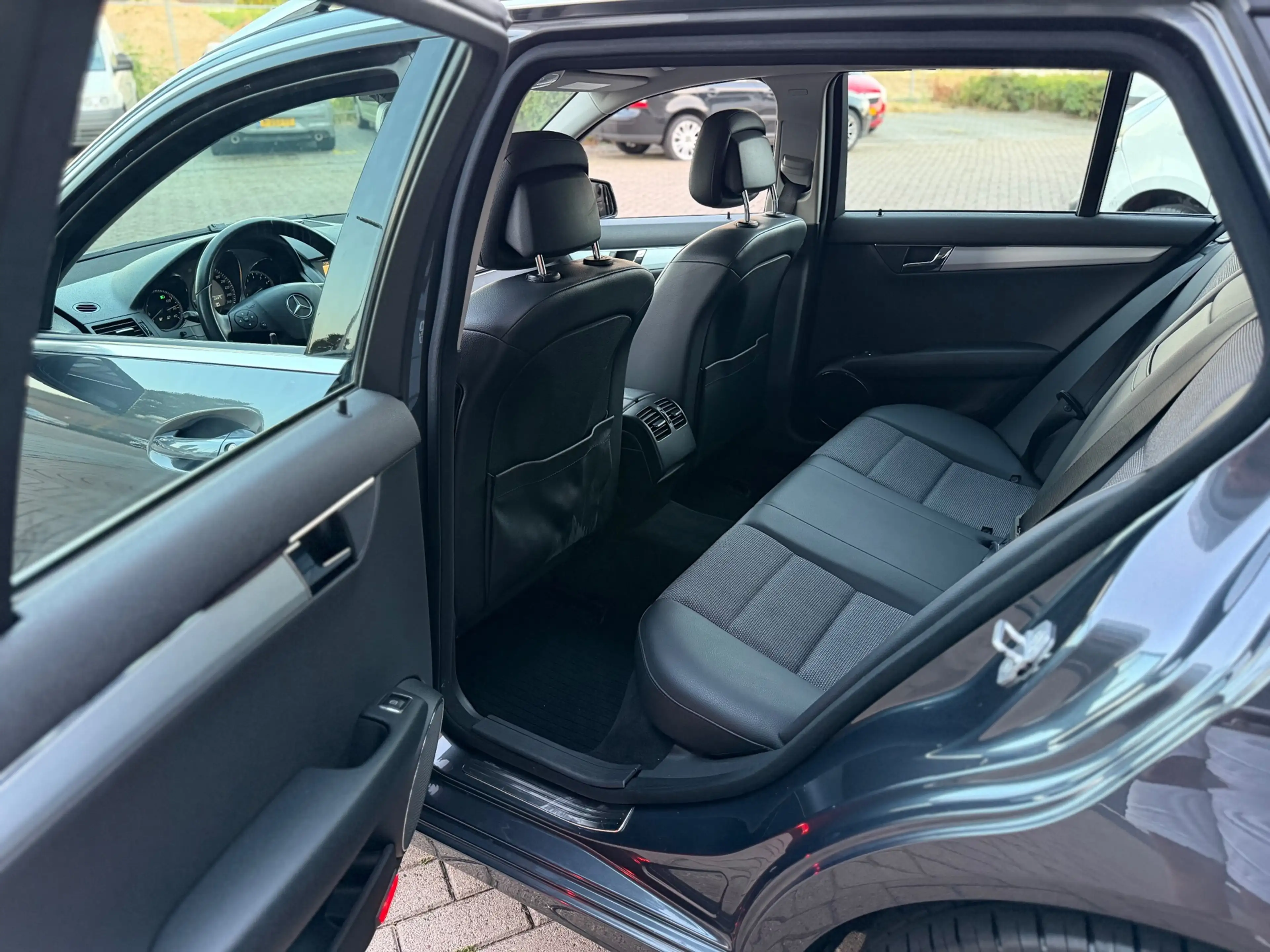 Mercedes-Benz C 180 Estate CGI BlueEFFICIENCY Business Class Avantgard — photo 21