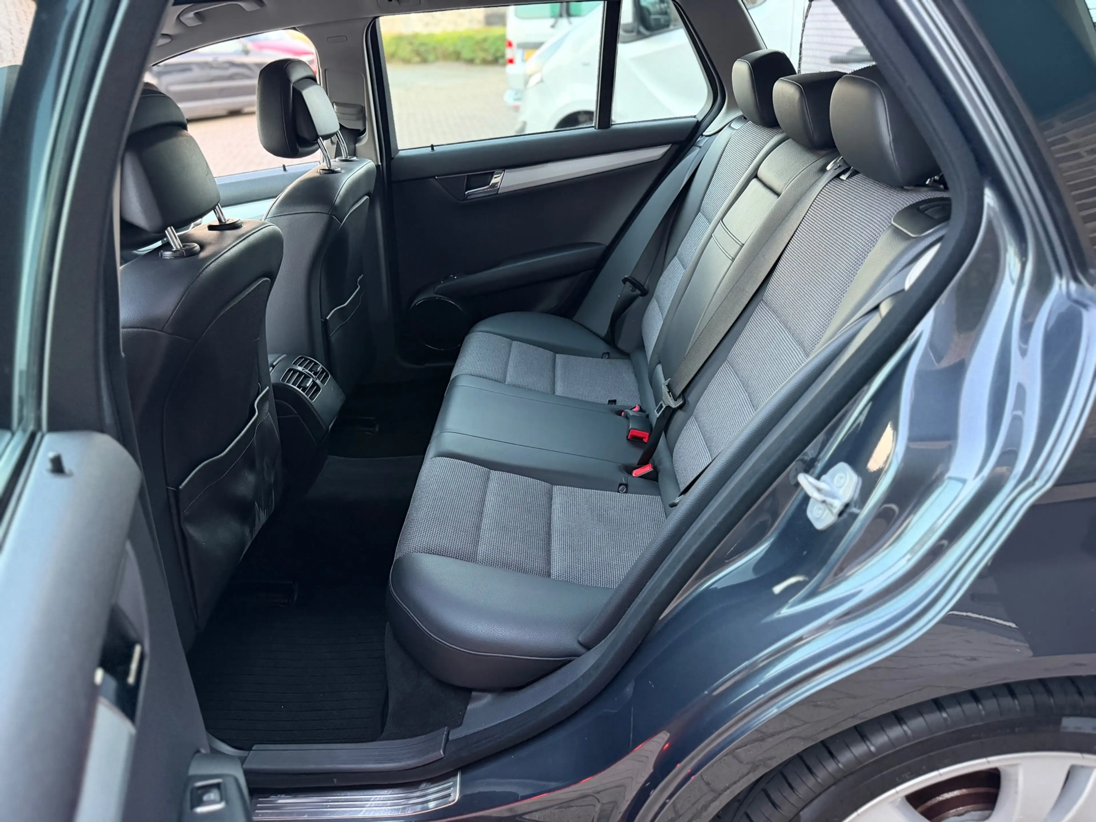 Mercedes-Benz C 180 Estate CGI BlueEFFICIENCY Business Class Avantgard — photo 22