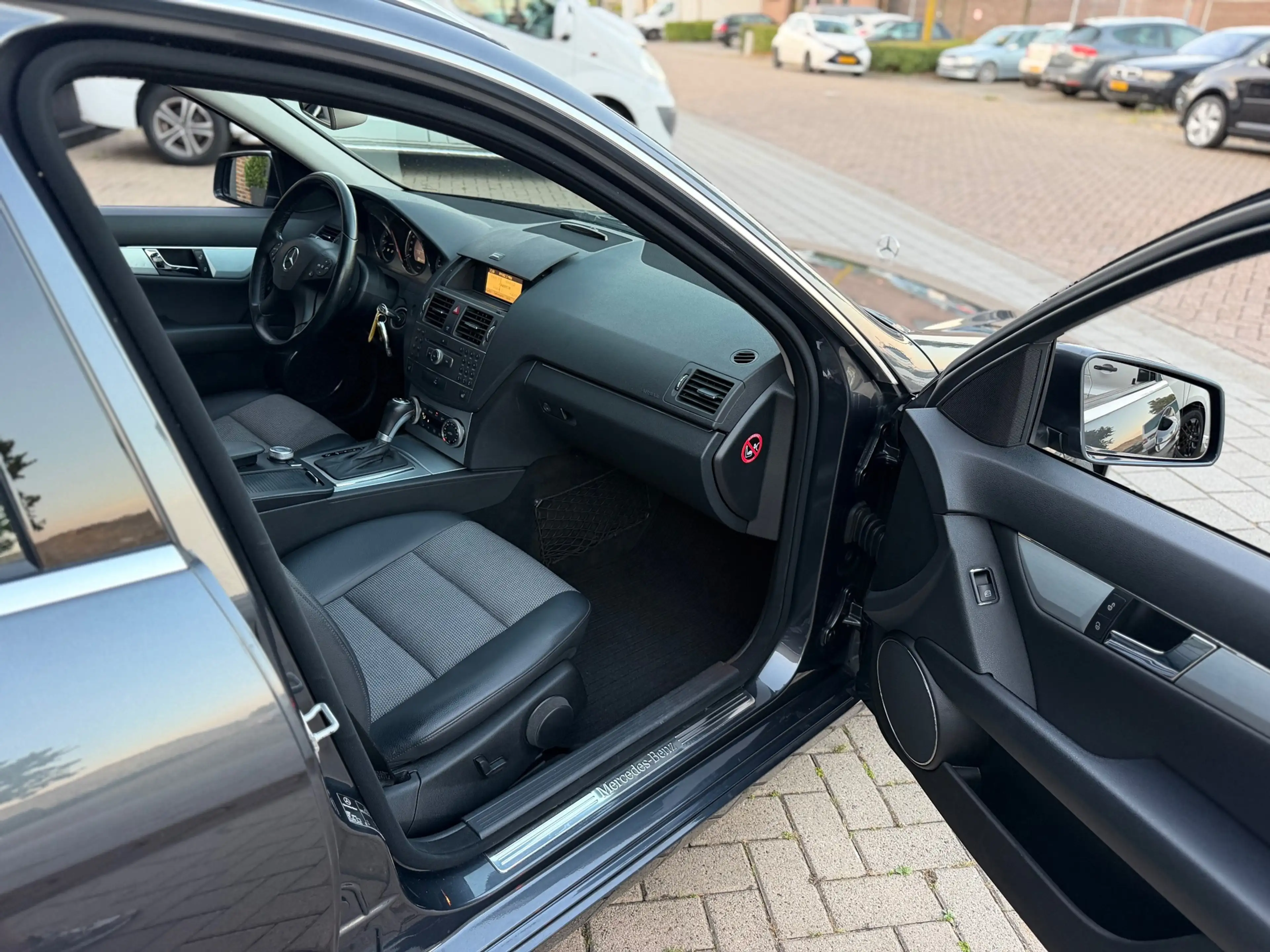 Mercedes-Benz C 180 Estate CGI BlueEFFICIENCY Business Class Avantgard — photo 27