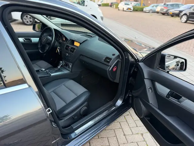 Mercedes-Benz C-Class view 27