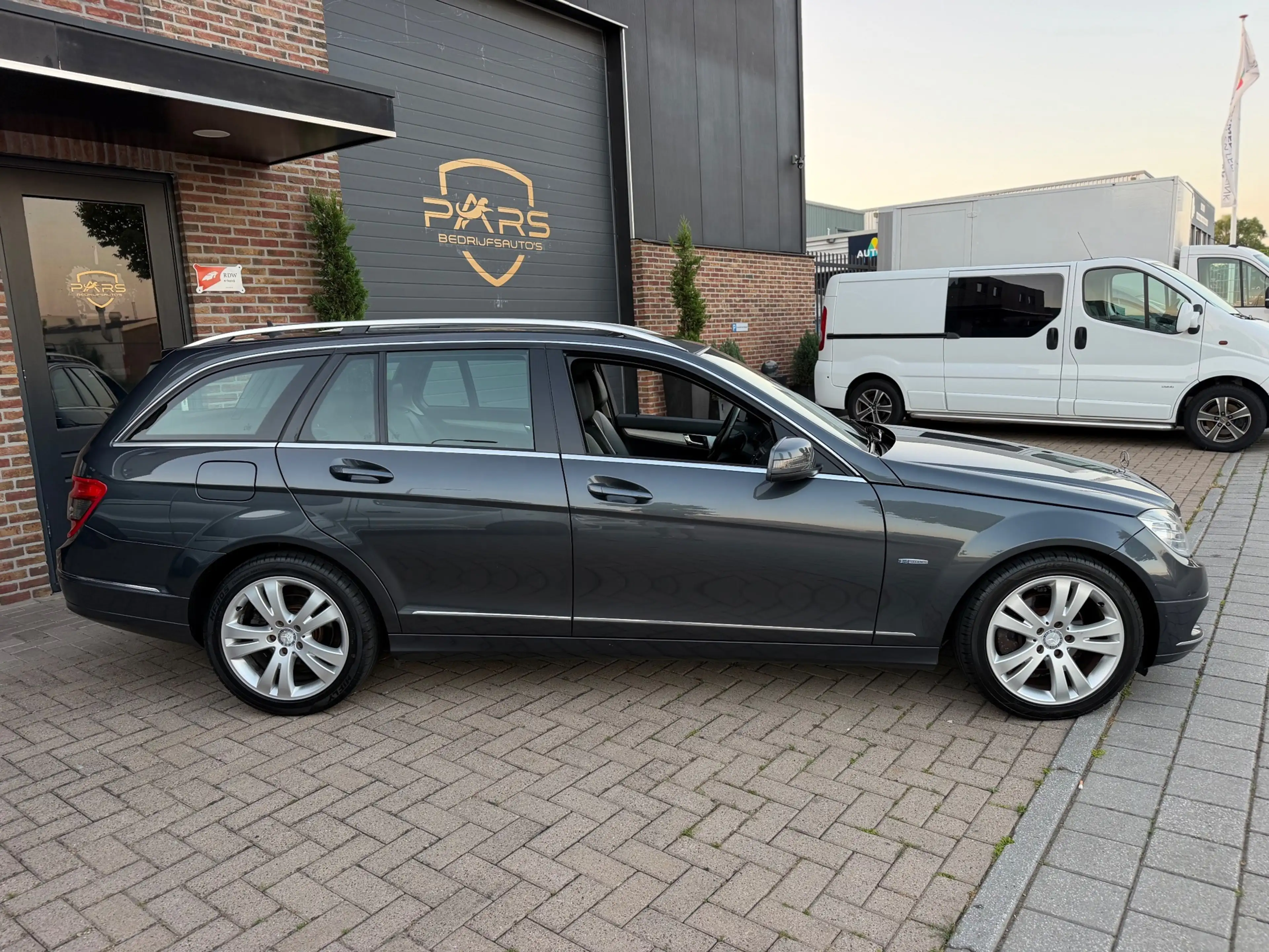 Mercedes-Benz C 180 Estate CGI BlueEFFICIENCY Business Class Avantgard — photo 8
