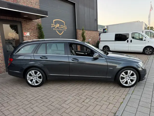 Mercedes-Benz C-Class view 8