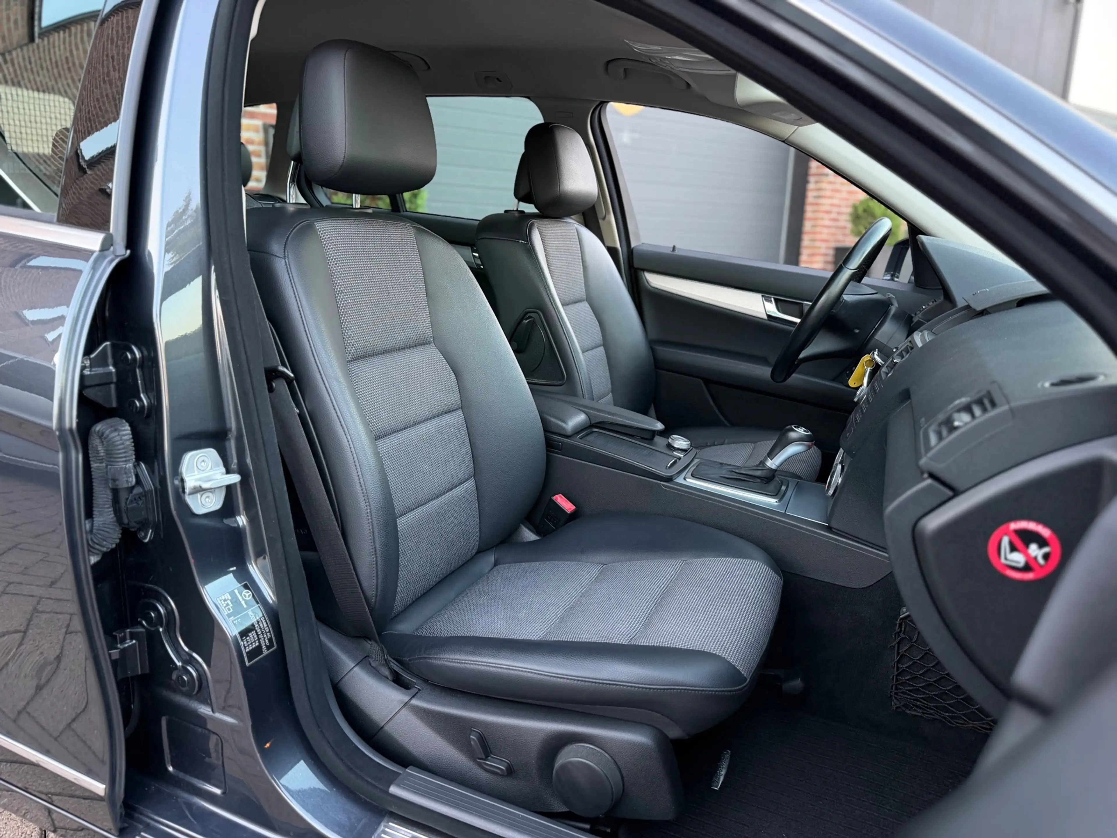 Mercedes-Benz C 180 Estate CGI BlueEFFICIENCY Business Class Avantgard — photo 26