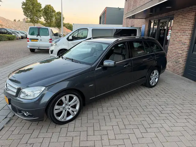 Mercedes-Benz C-Class view 13