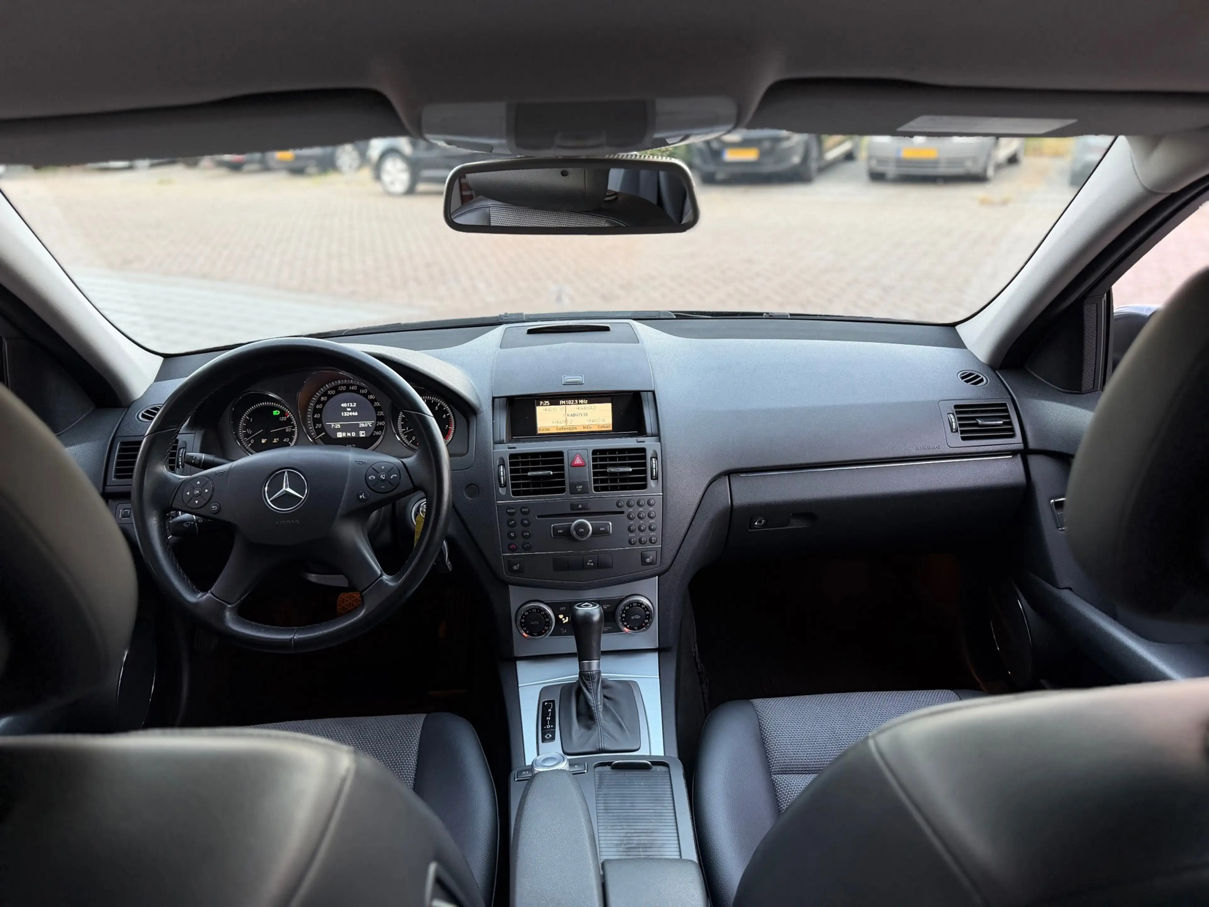 Mercedes-Benz C 180 Estate CGI BlueEFFICIENCY Business Class Avantgard — photo 2