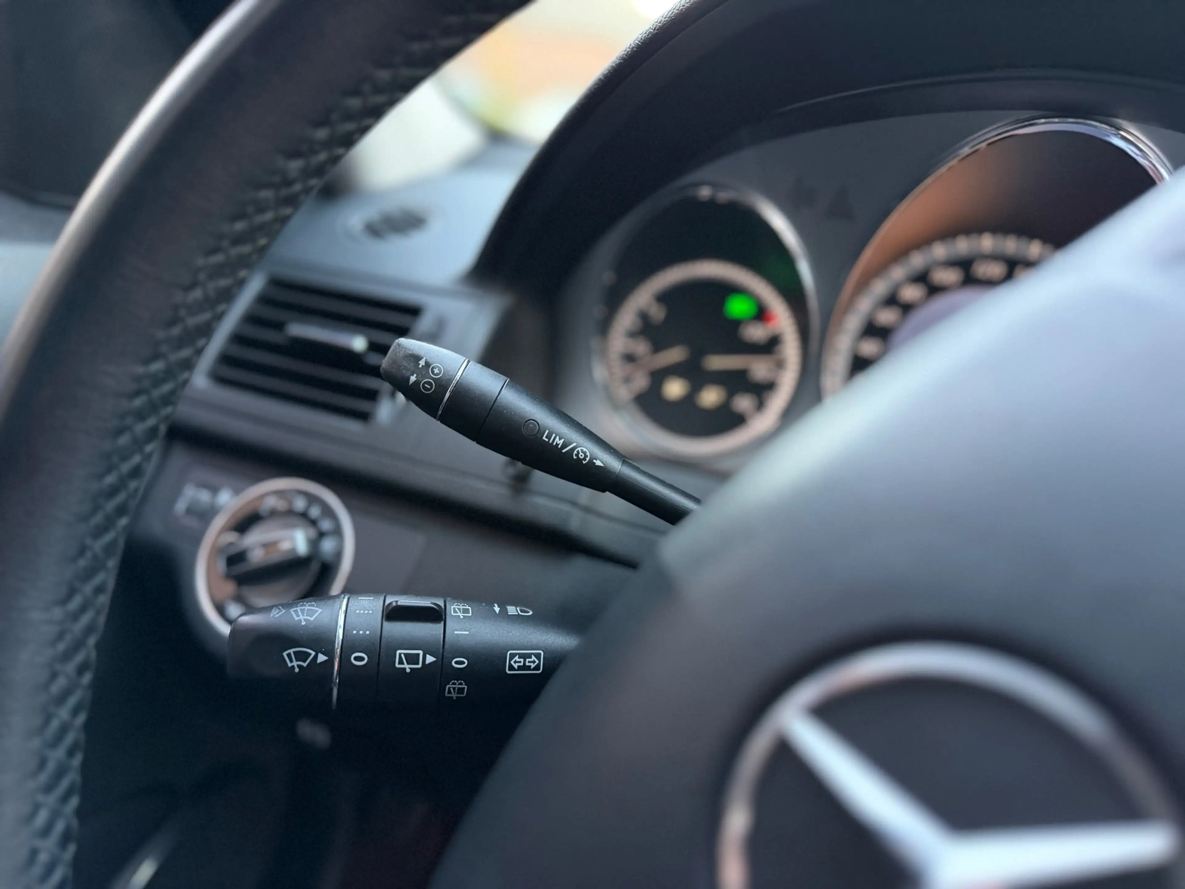 Mercedes-Benz C 180 Estate CGI BlueEFFICIENCY Business Class Avantgard — photo 36