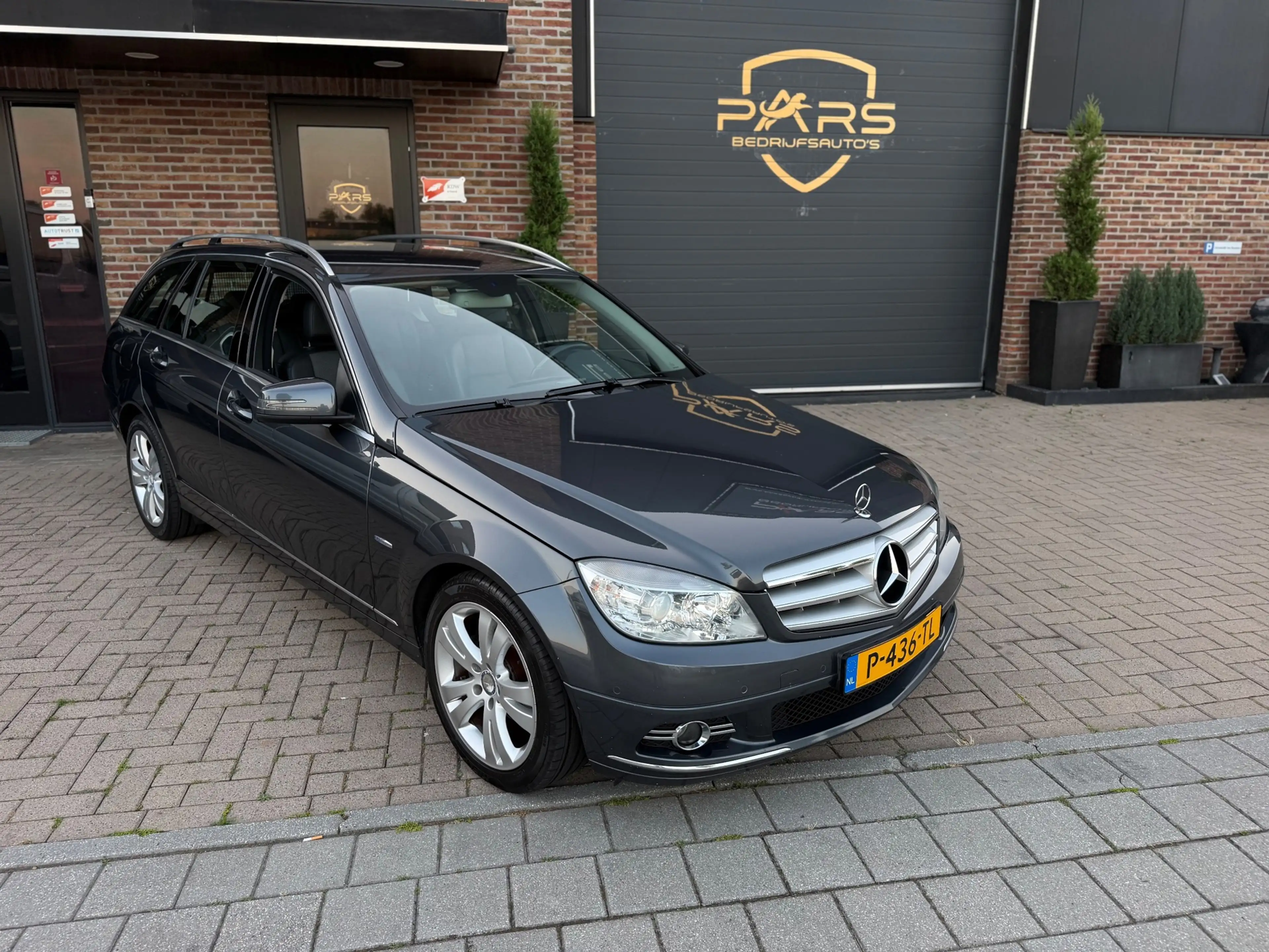 Mercedes-Benz C 180 Estate CGI BlueEFFICIENCY Business Class Avantgard — photo 6
