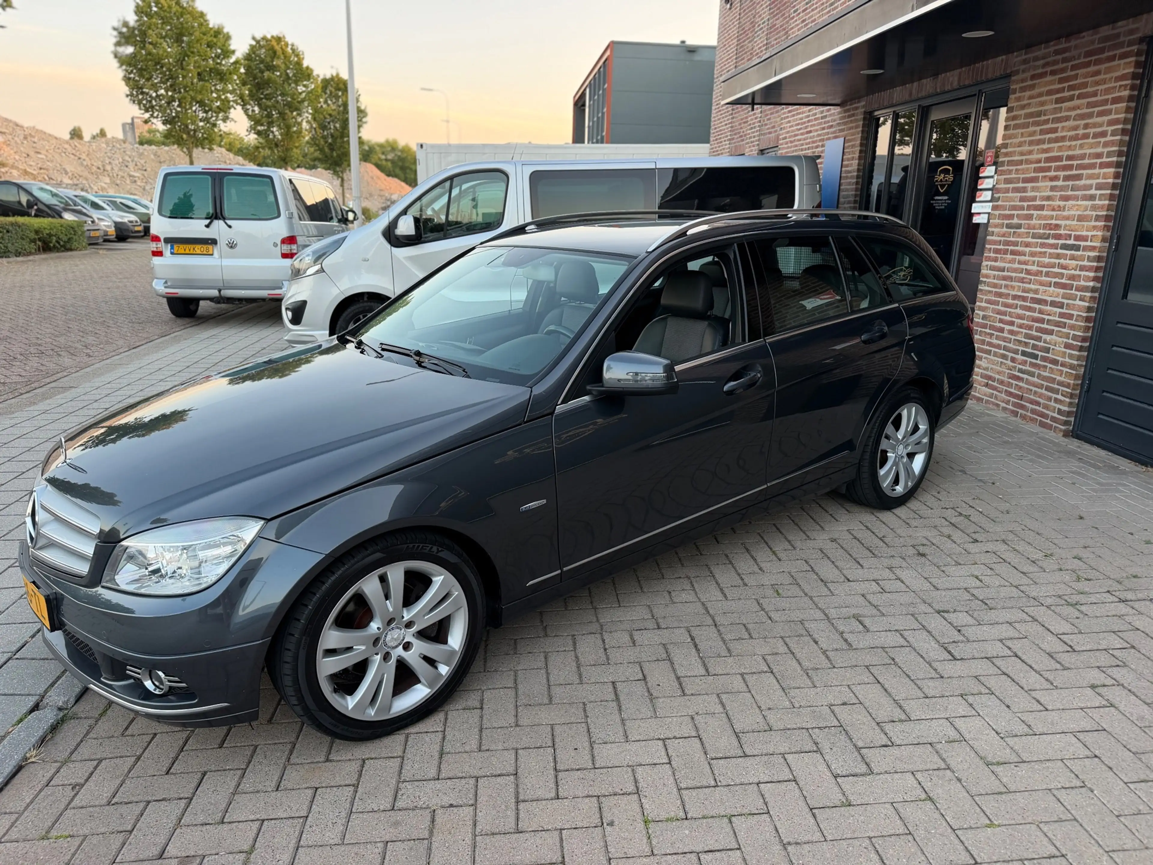 Mercedes-Benz C 180 Estate CGI BlueEFFICIENCY Business Class Avantgard — photo 14