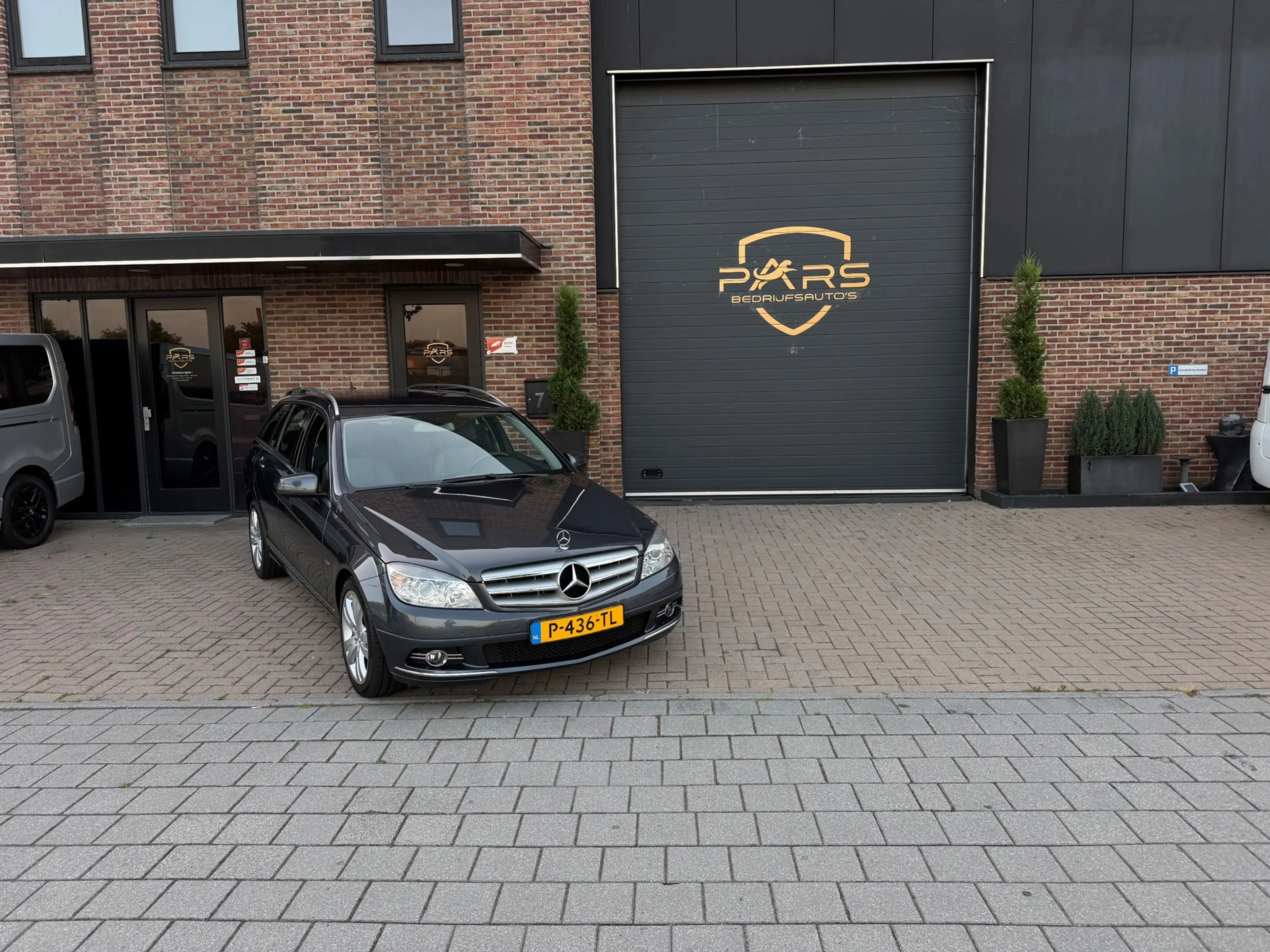 Mercedes-Benz C 180 Estate CGI BlueEFFICIENCY Business Class Avantgard — photo 44