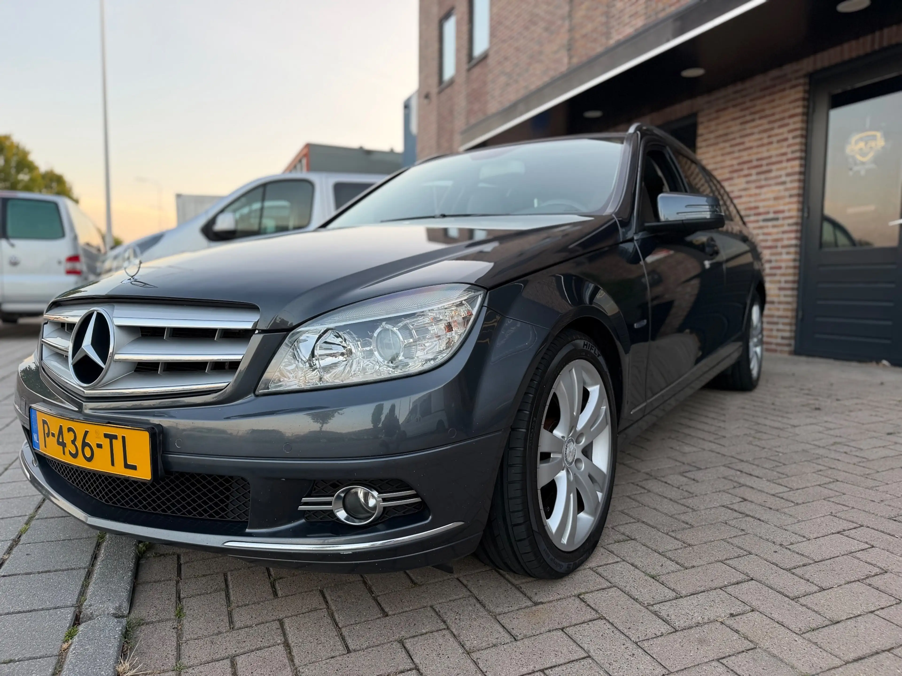Mercedes-Benz C 180 Estate CGI BlueEFFICIENCY Business Class Avantgard — photo 11