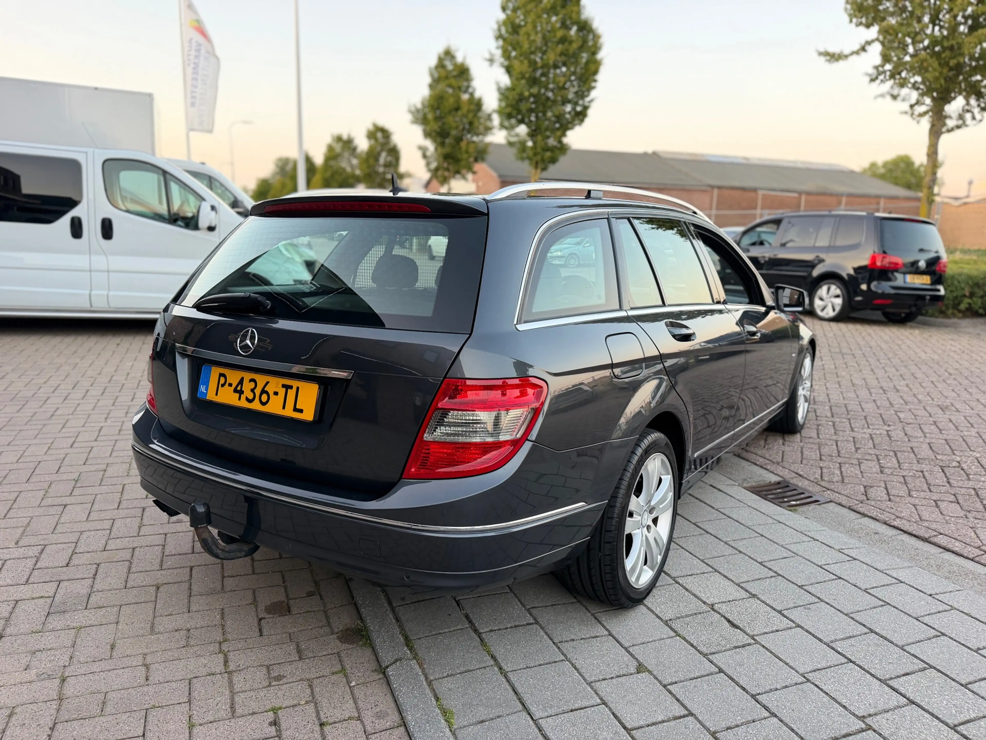 Mercedes-Benz C 180 Estate CGI BlueEFFICIENCY Business Class Avantgard — photo 41