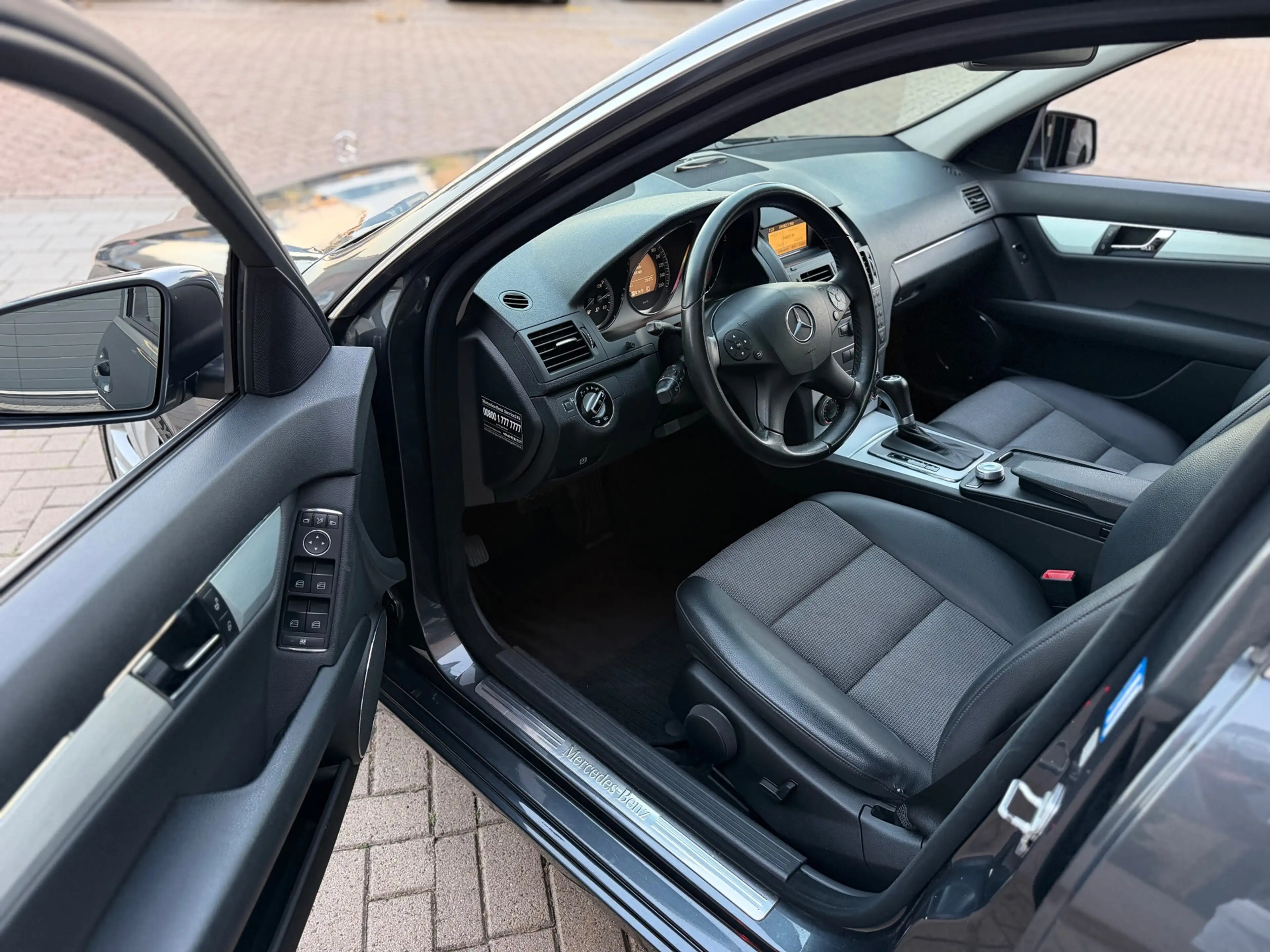 Mercedes-Benz C 180 Estate CGI BlueEFFICIENCY Business Class Avantgard — photo 3